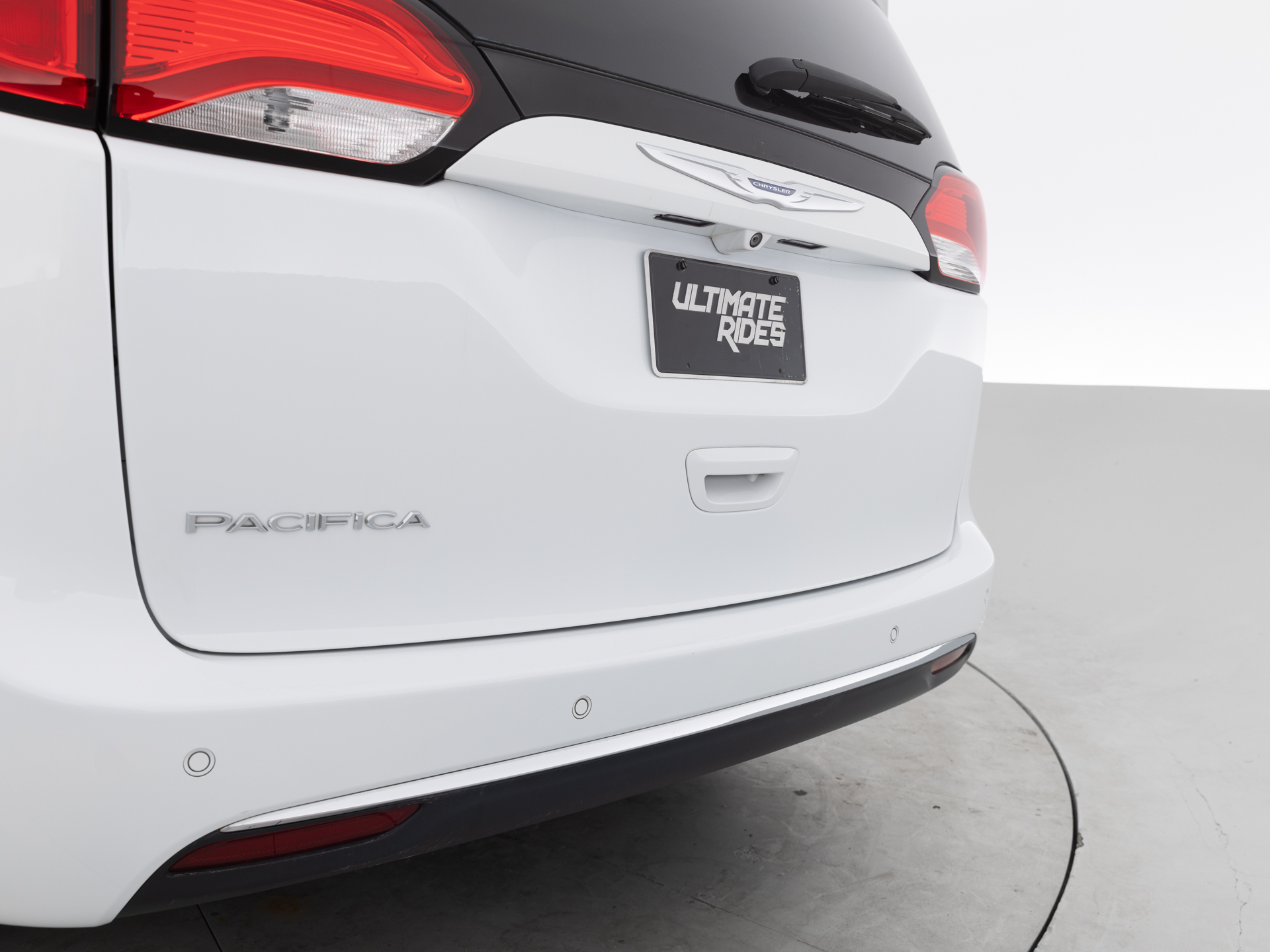 Used White Chrysler Pacifica Touring-5 for Sale