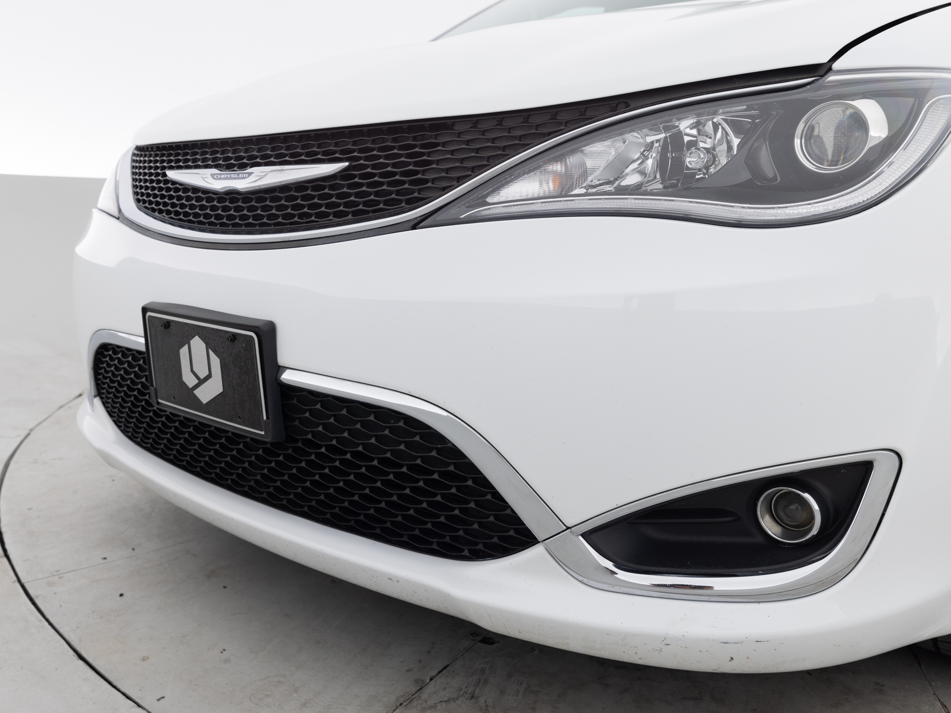 Used White Chrysler Pacifica Touring-6 for Sale