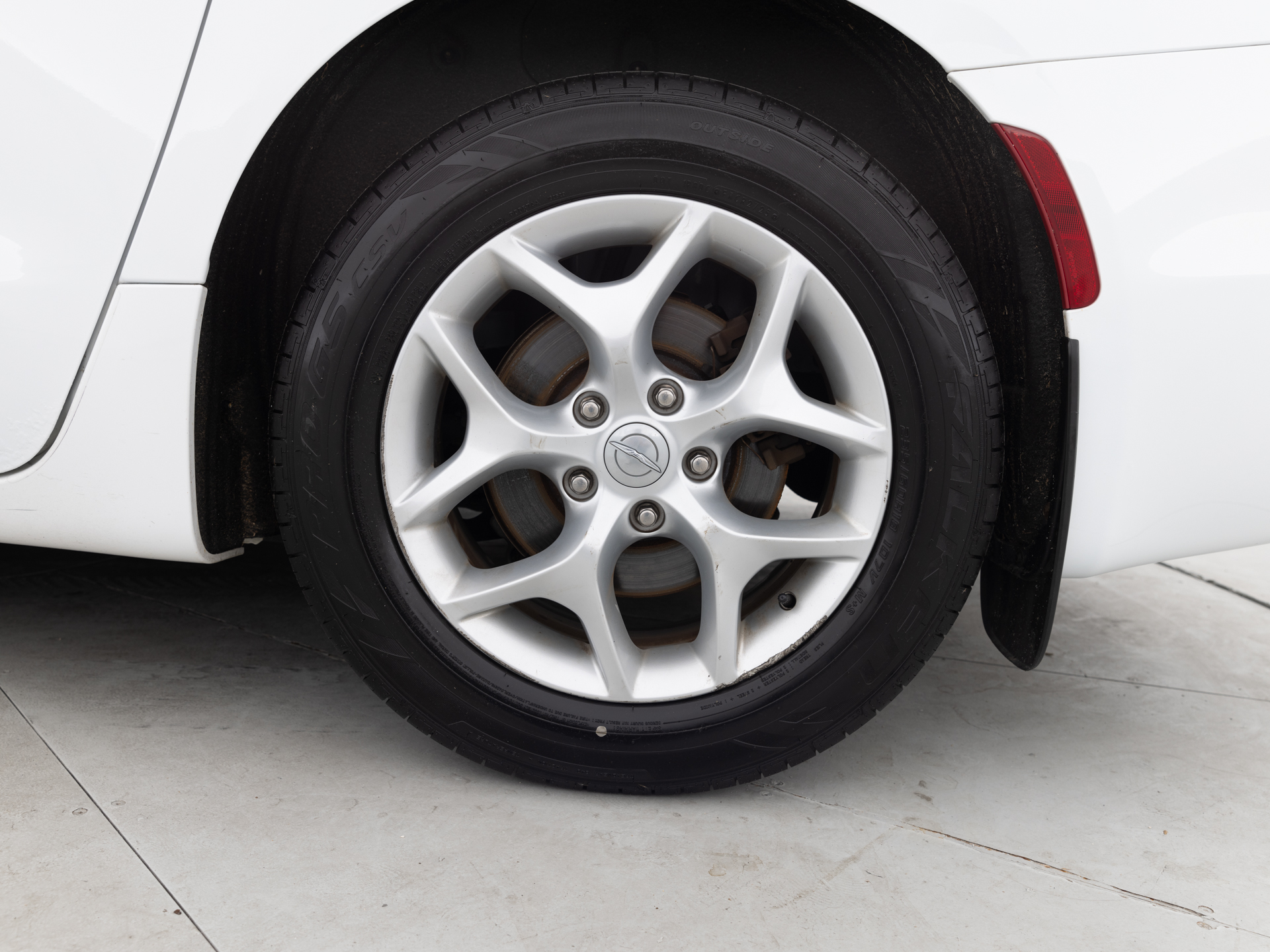 Used White Chrysler Pacifica Touring-8 for Sale