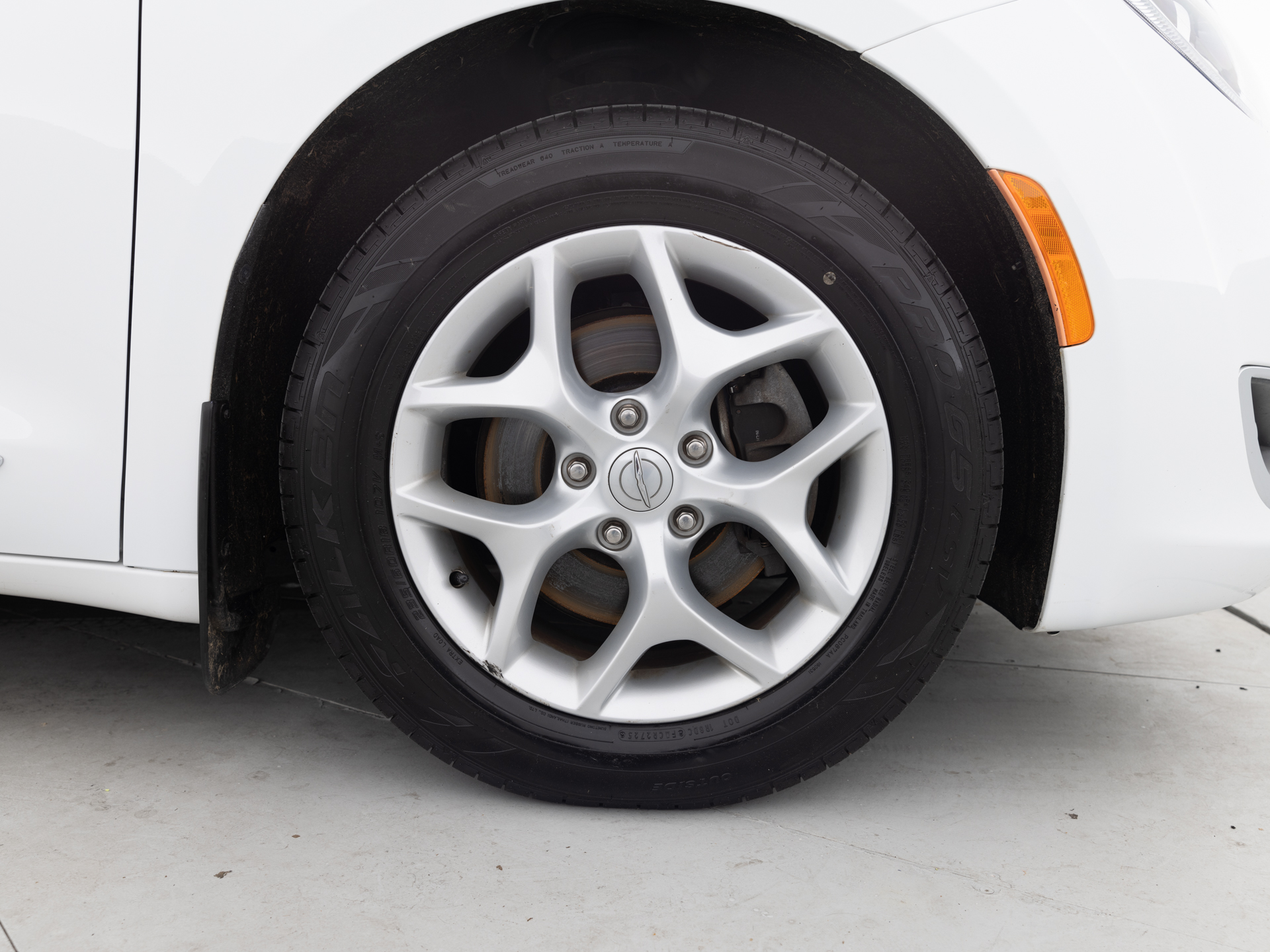 Used White Chrysler Pacifica Touring-9 for Sale