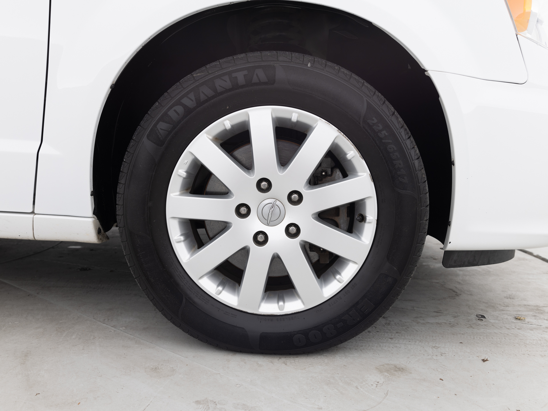 Used White Chyrsler Town & Country-11 for Sale