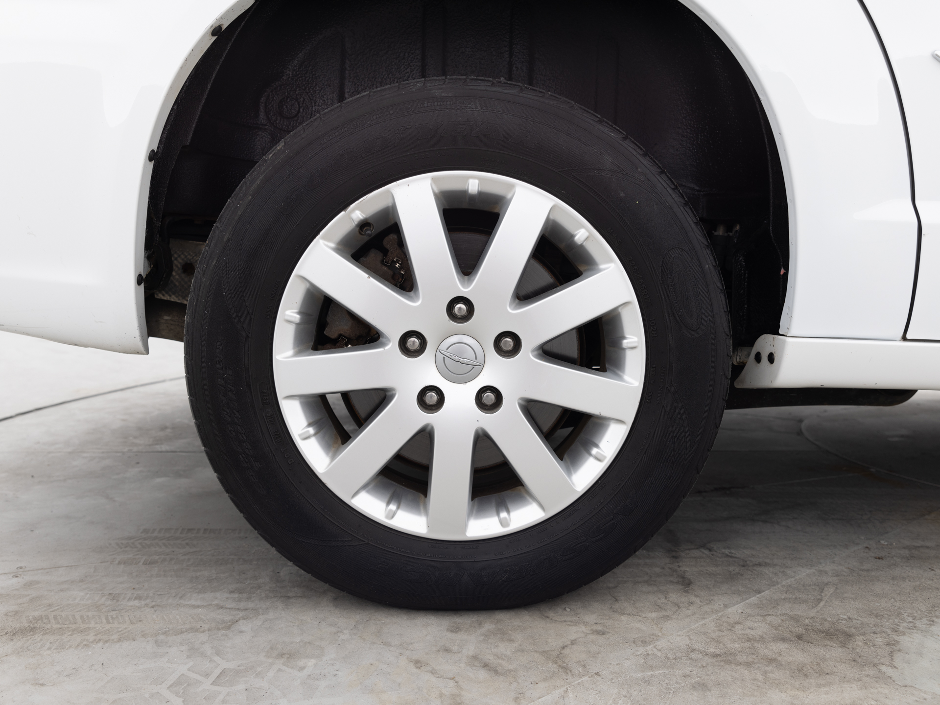Used White Chyrsler Town & Country-12 for Sale