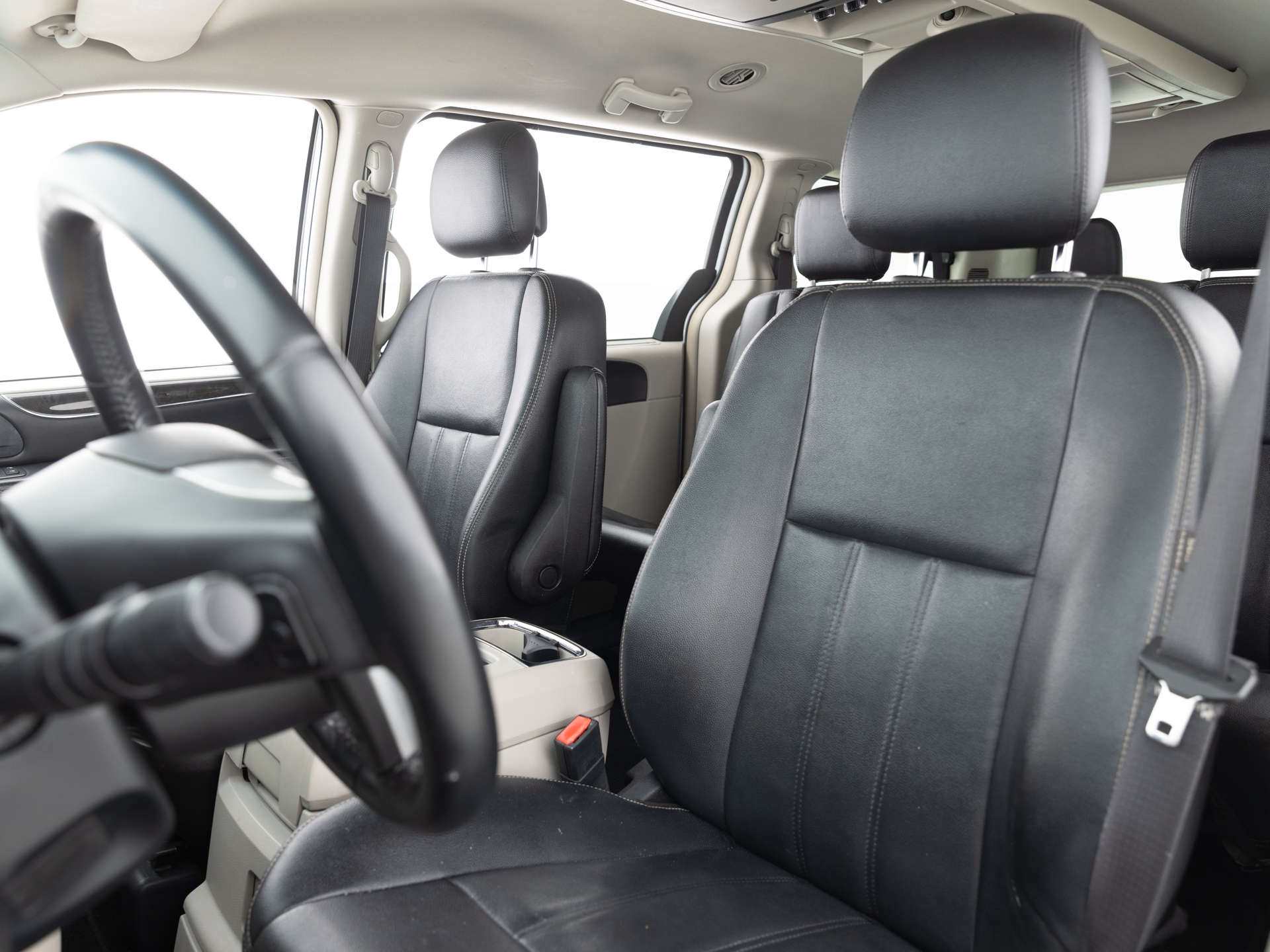 Used White Chyrsler Town & Country-14 for Sale