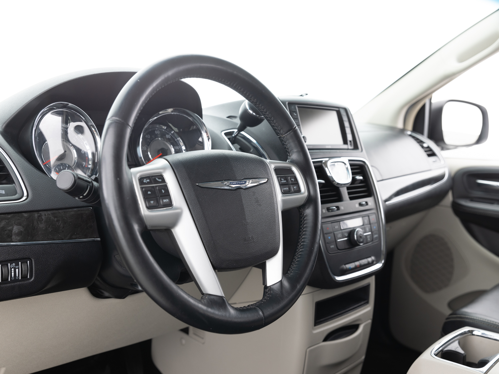 Used White Chyrsler Town & Country-15 for Sale