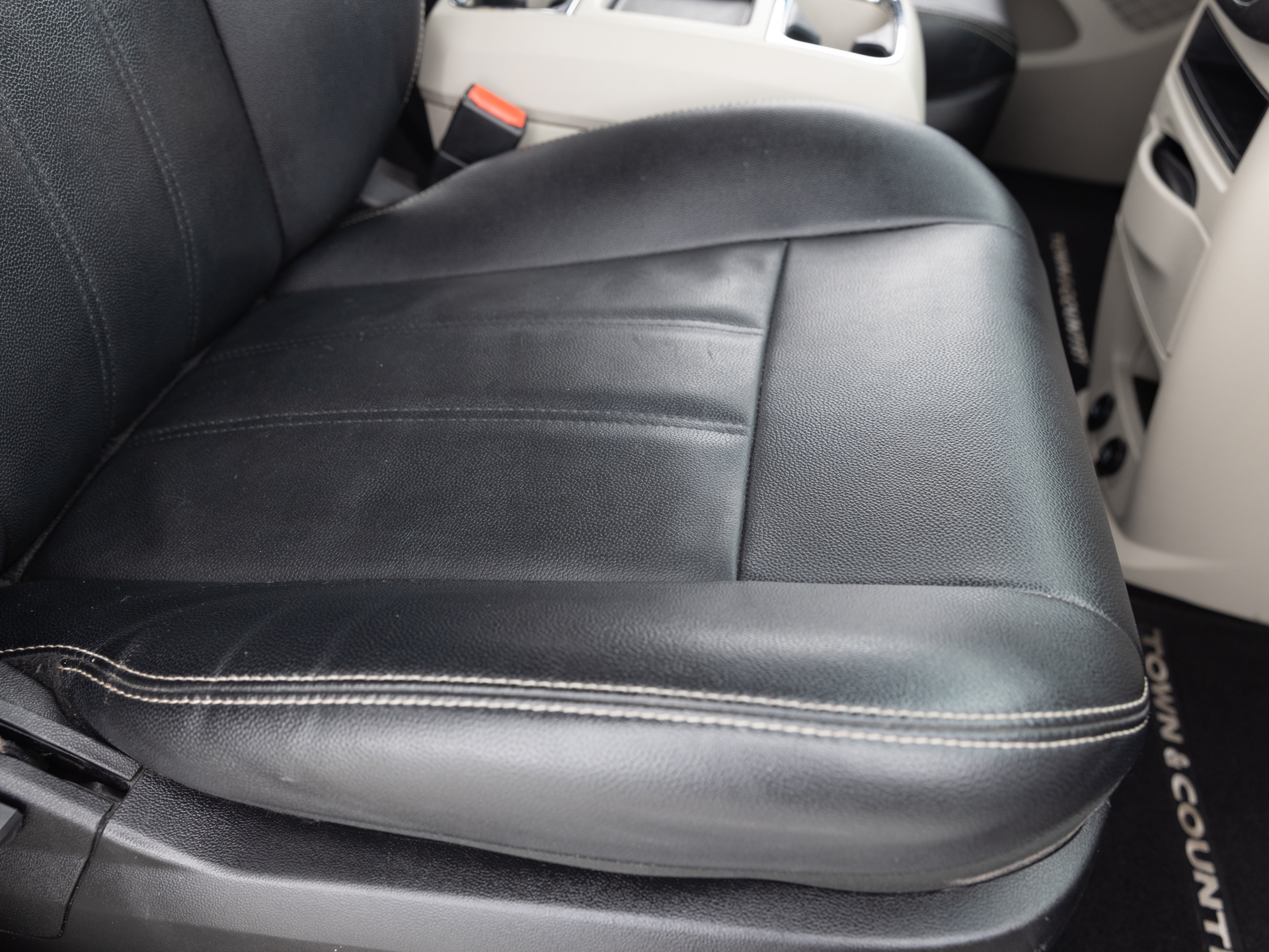 Used White Chyrsler Town & Country-17 for Sale