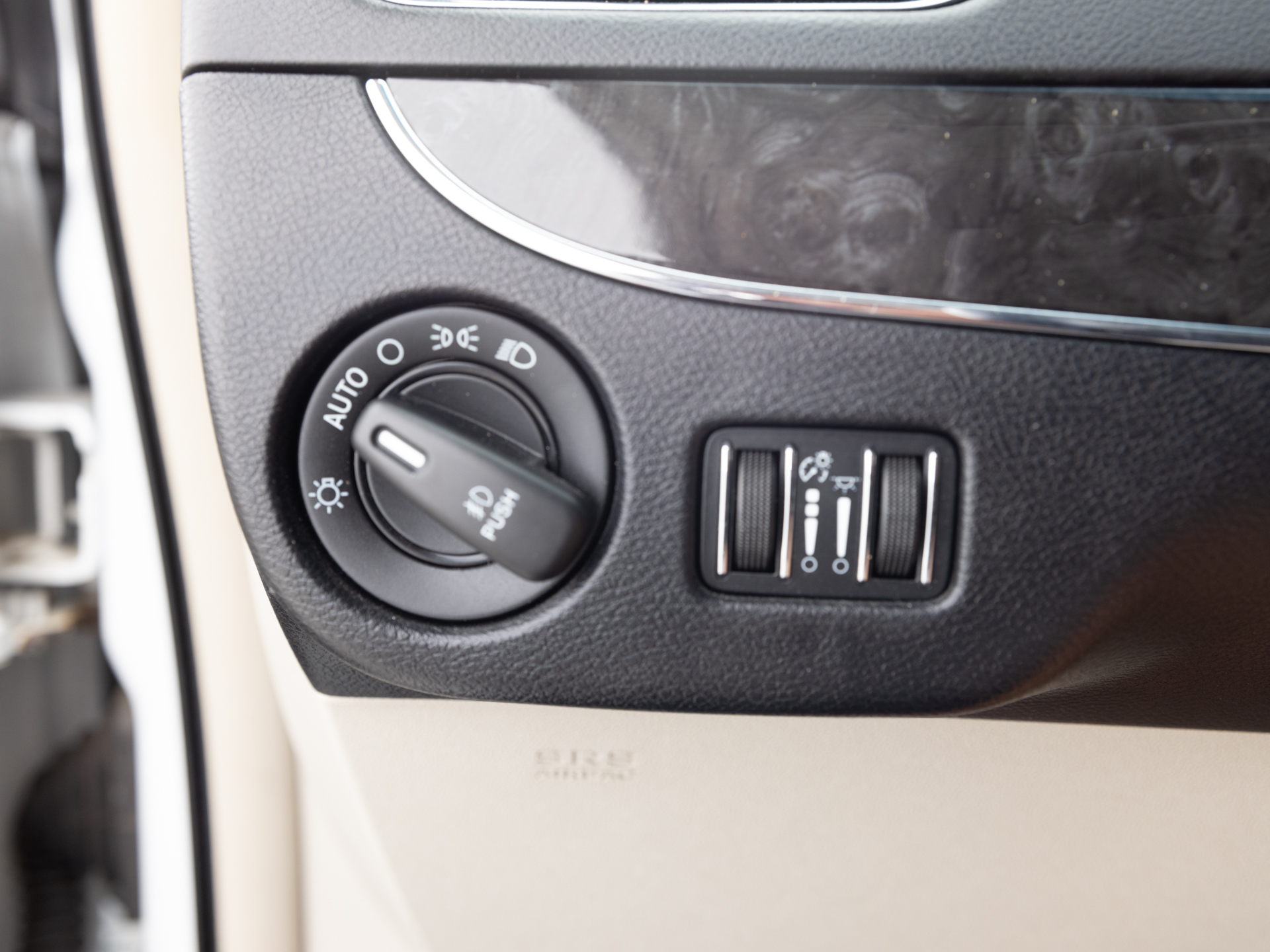Used White Chyrsler Town & Country-27 for Sale