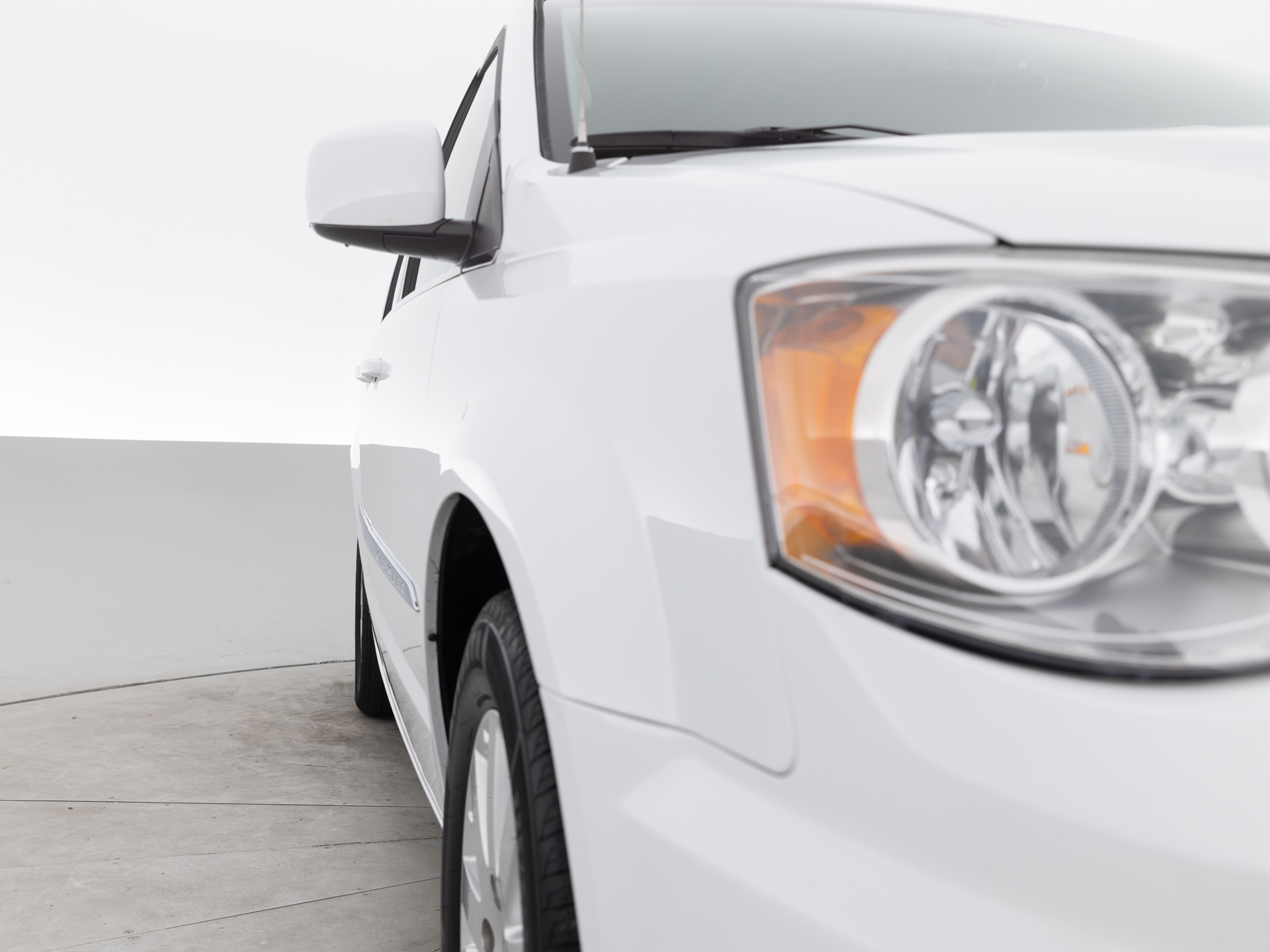 Used White Chyrsler Town & Country-4 for Sale