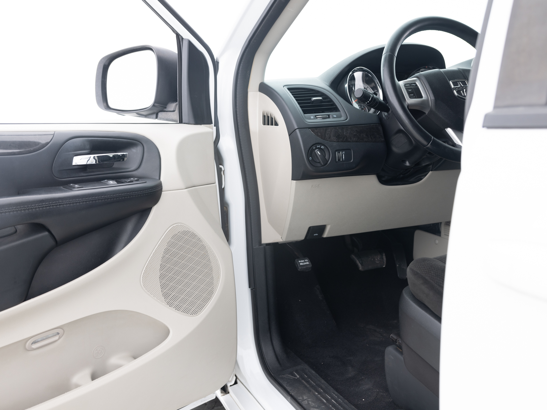 Used White Dodge Caravan SE-16 for Sale