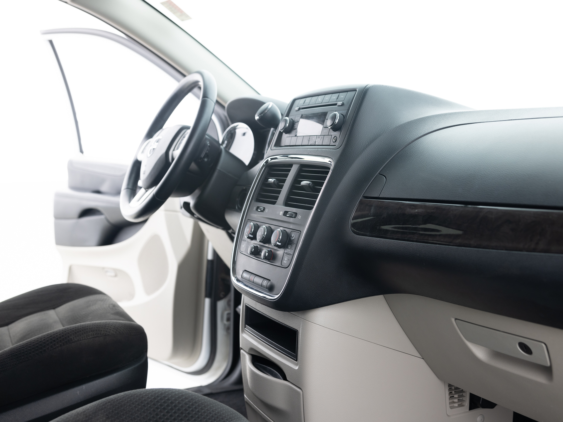 Used White Dodge Caravan SE-19 for Sale