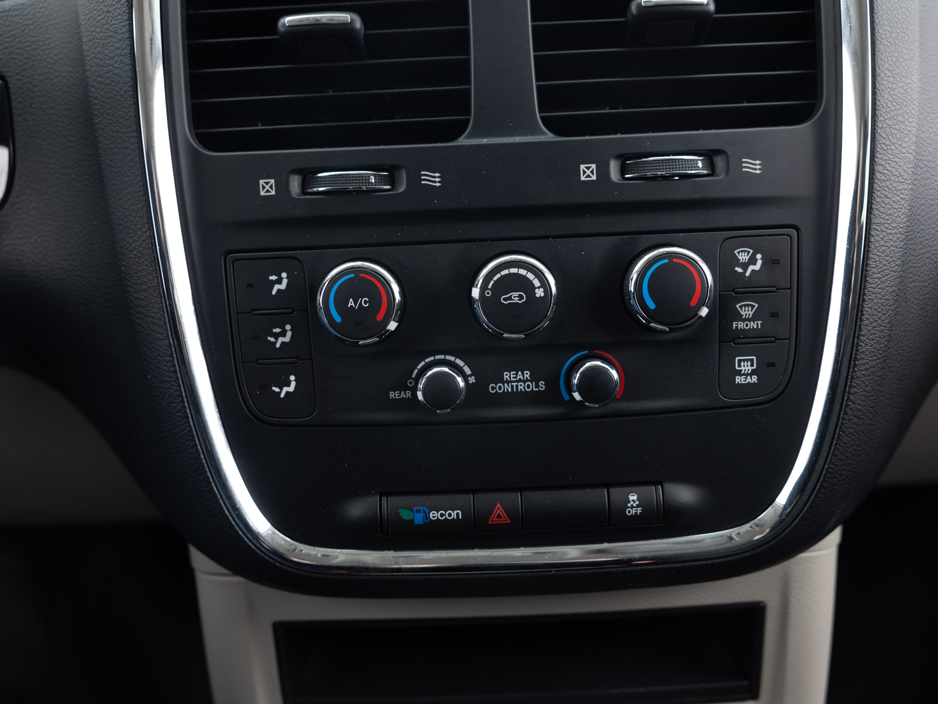 Used White Dodge Caravan SE-27 for Sale