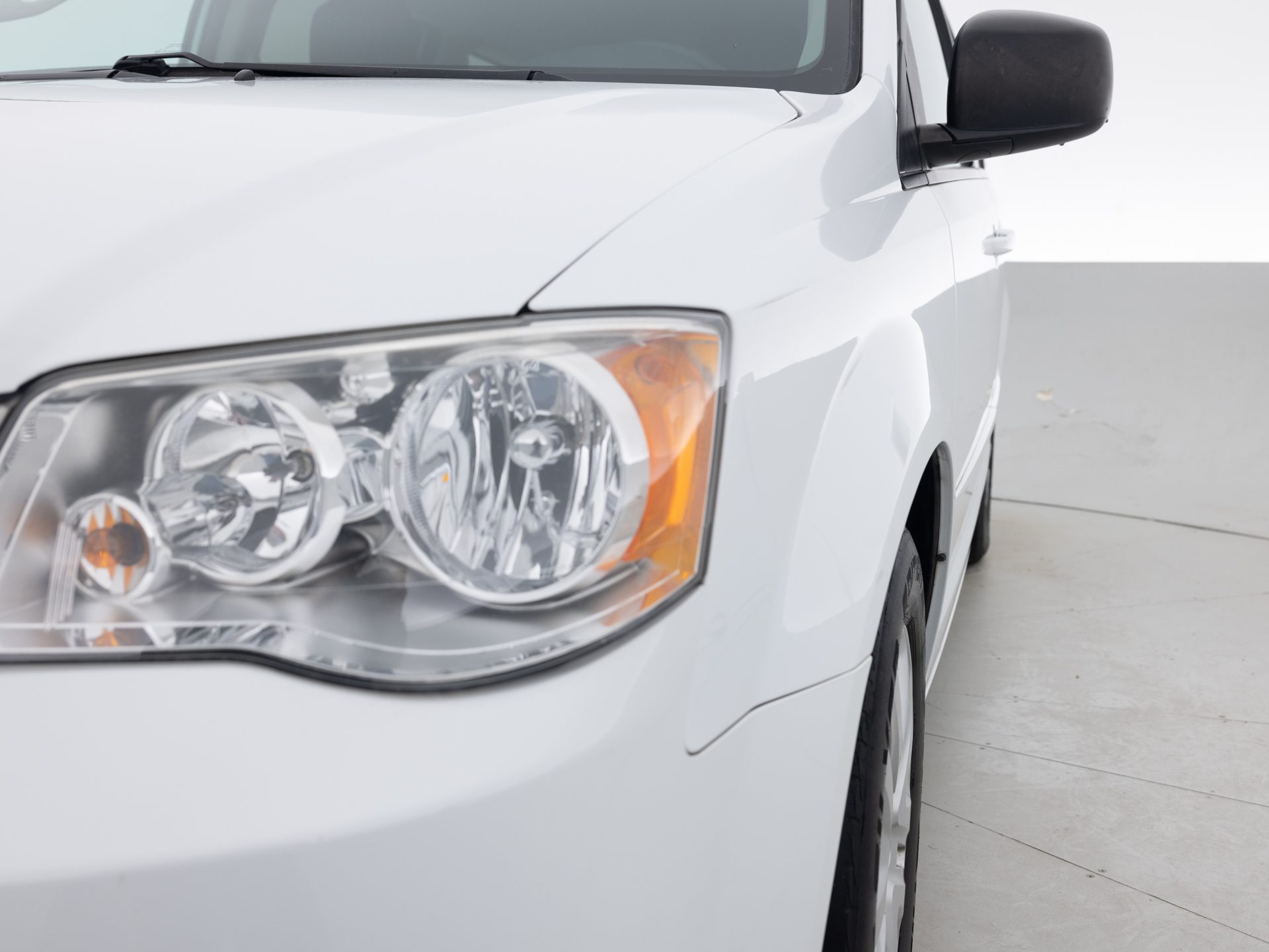 Used White Dodge Caravan SE-3 for Sale