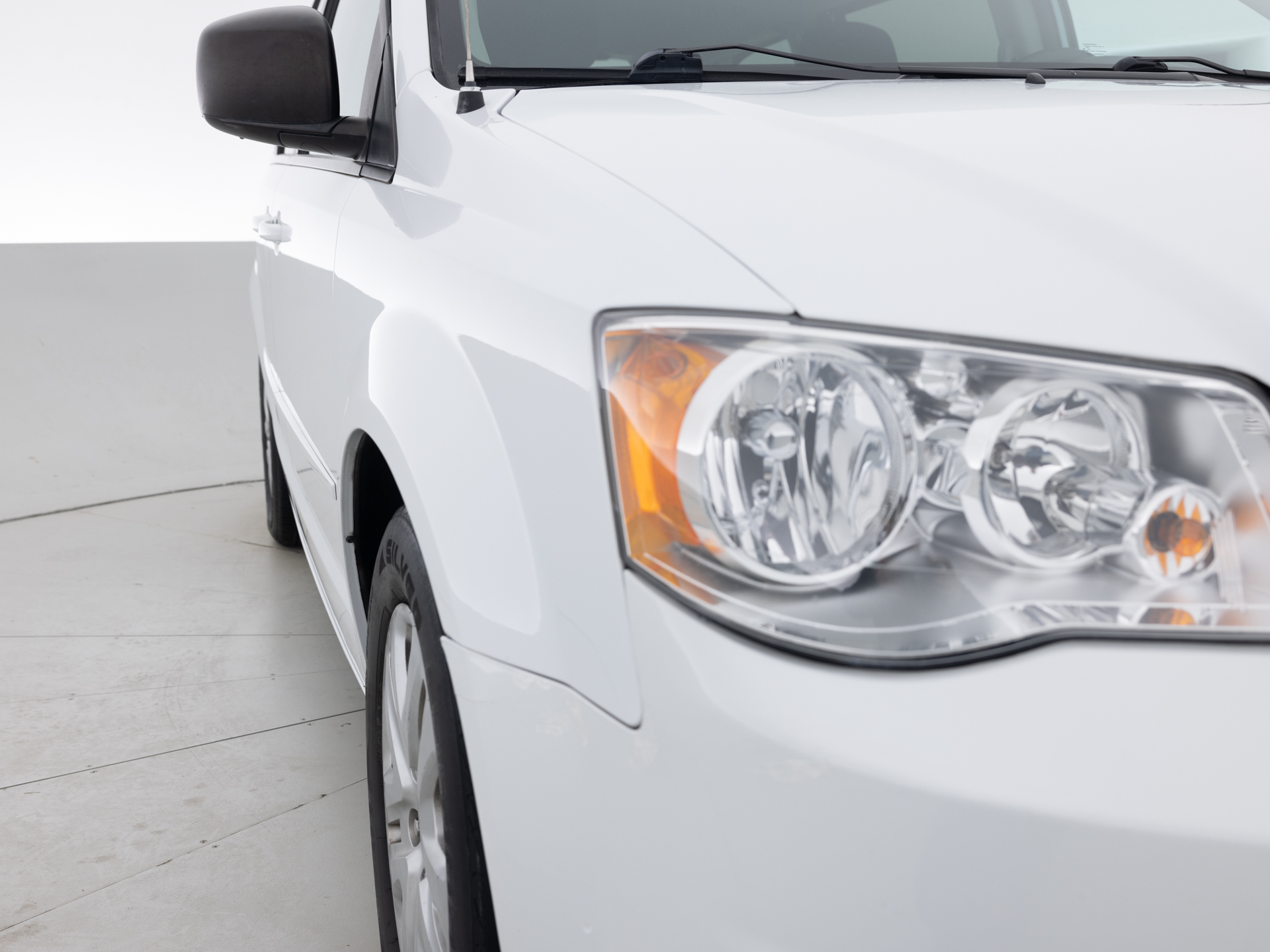 Used White Dodge Caravan SE-4 for Sale