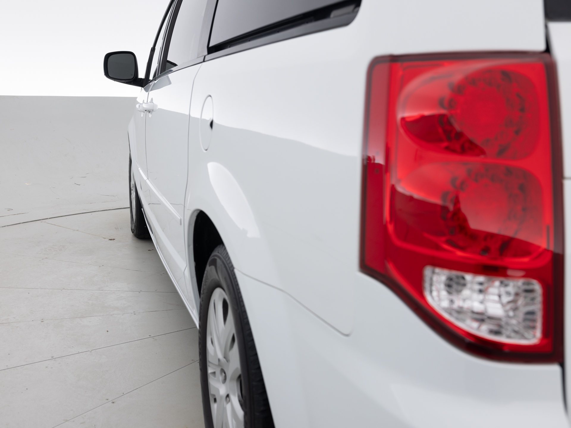 Used White Dodge Caravan SE-6 for Sale