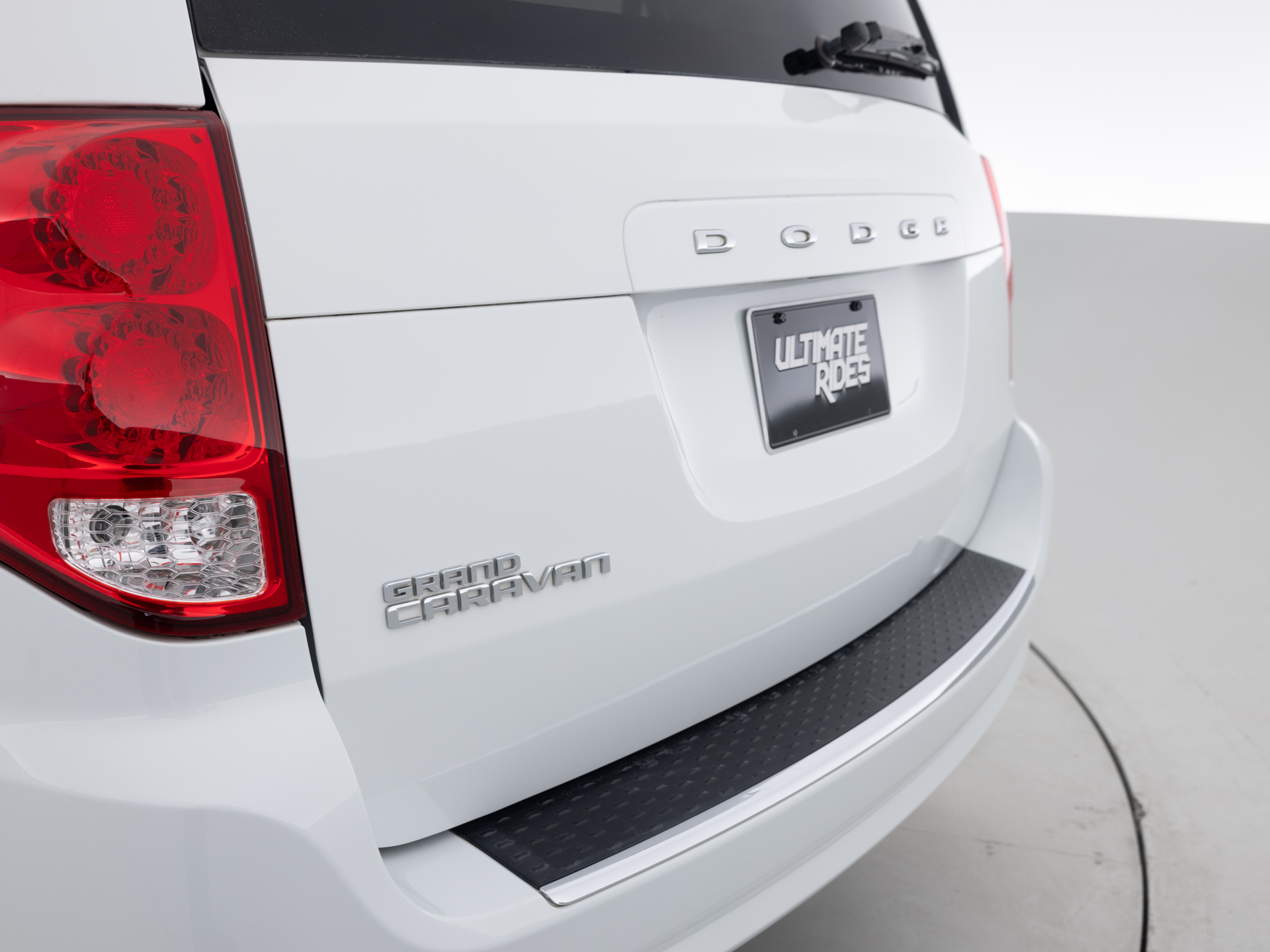 Used White Dodge Caravan SE-8 for Sale