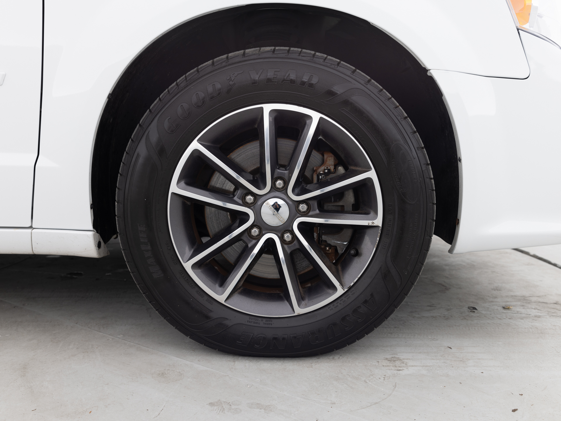 Used White Dodge Grand Caravan-11 for Sale