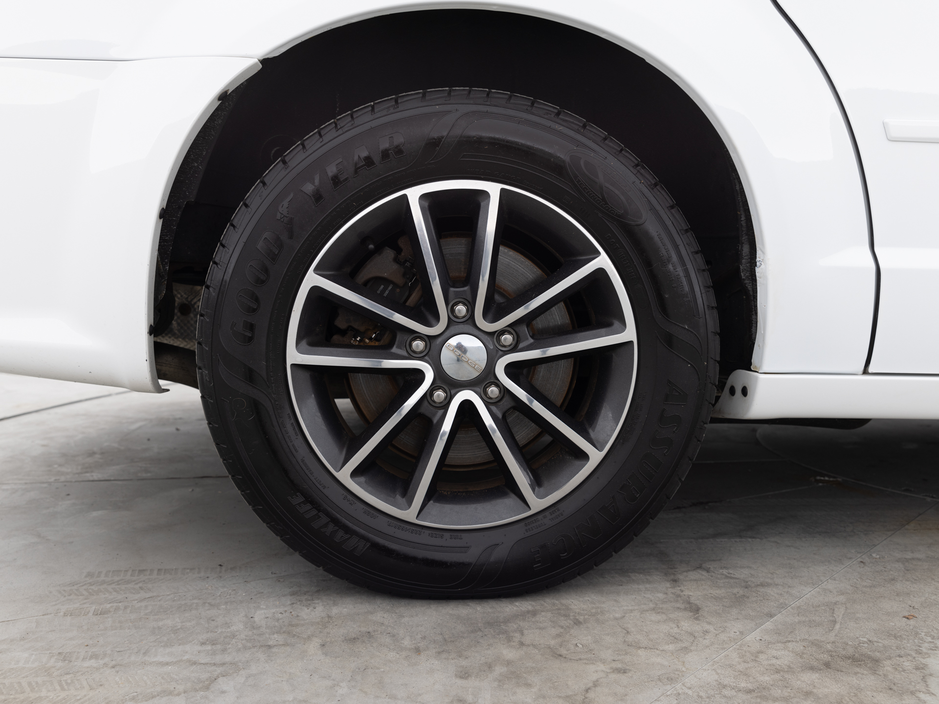 Used White Dodge Grand Caravan-12 for Sale
