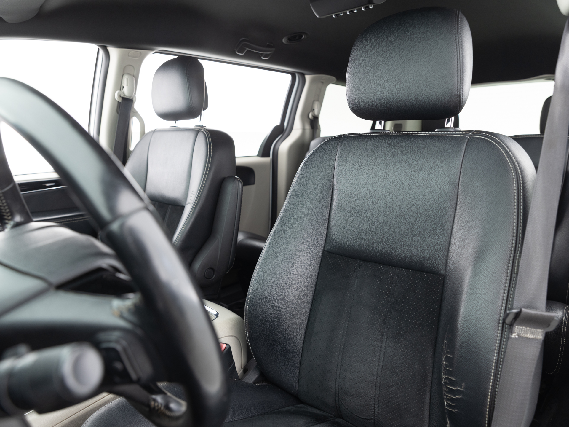 Used White Dodge Grand Caravan-14 for Sale