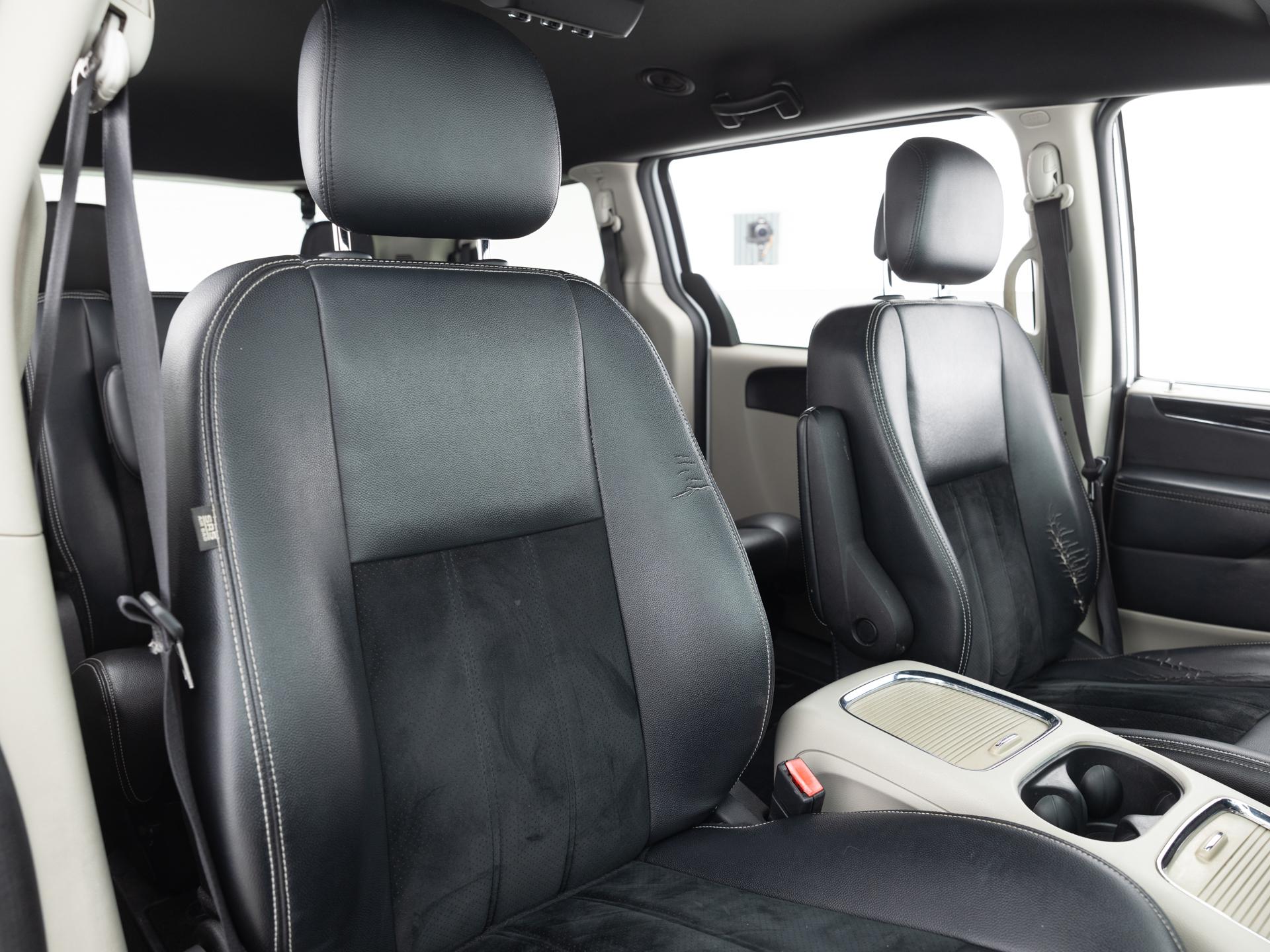 Used White Dodge Grand Caravan-18 for Sale