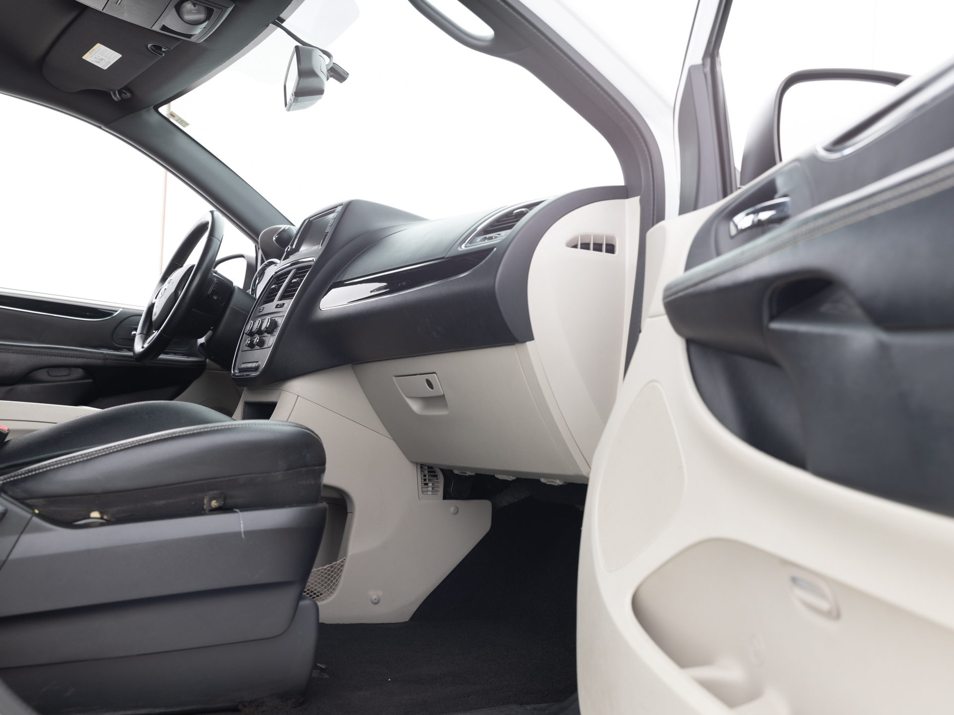 Used White Dodge Grand Caravan-20 for Sale