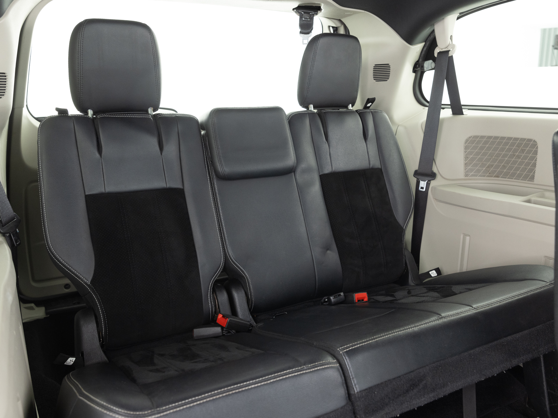 Used White Dodge Grand Caravan-22 for Sale