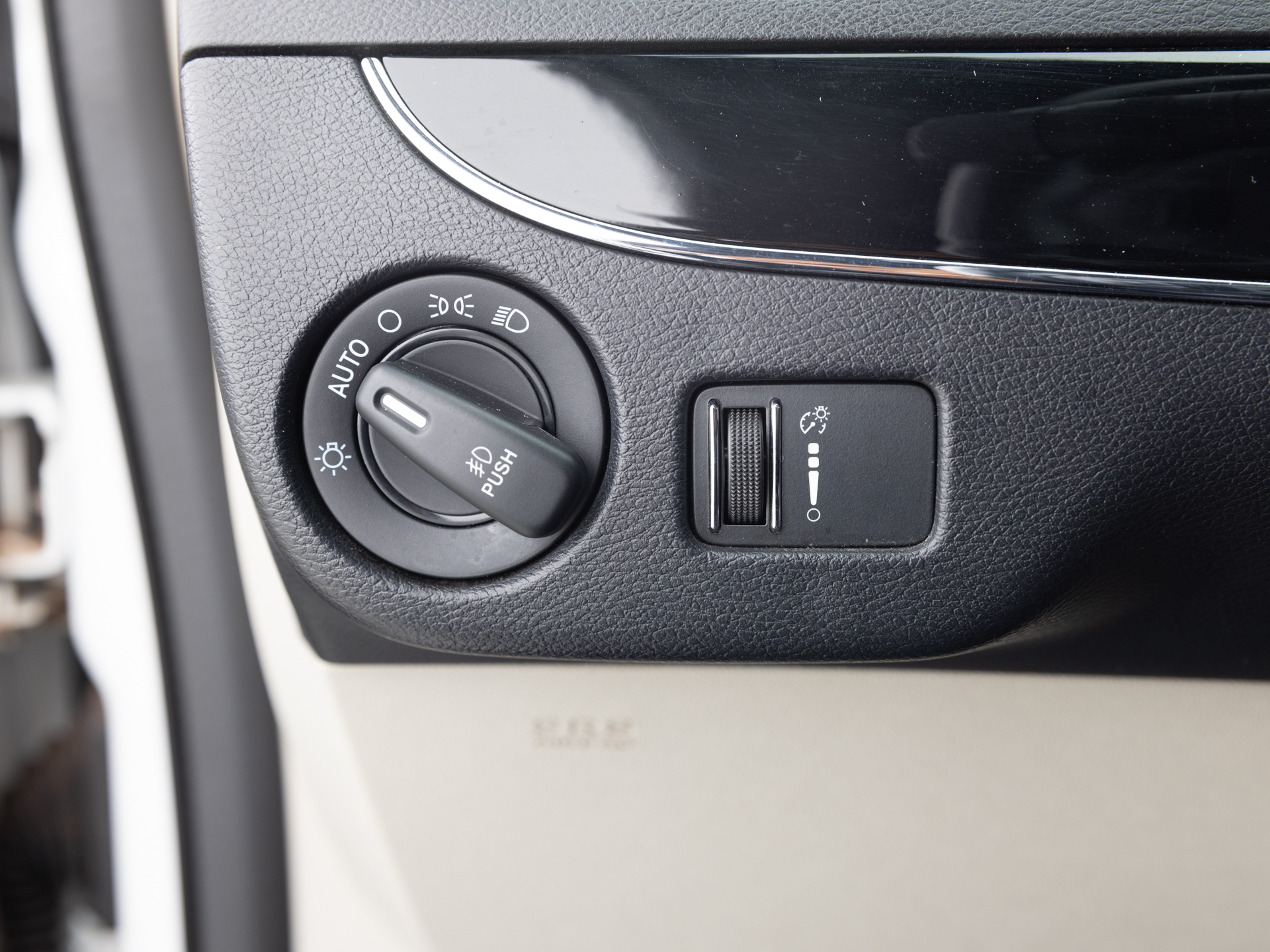 Used White Dodge Grand Caravan-28 for Sale