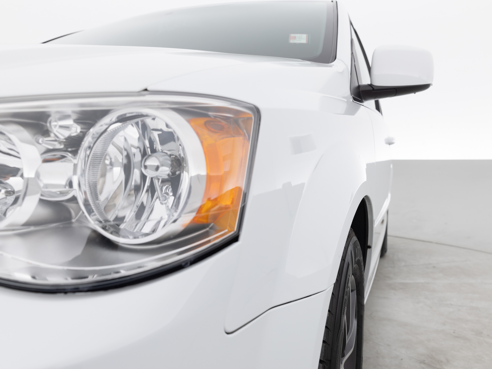 Used White Dodge Grand Caravan-3 for Sale