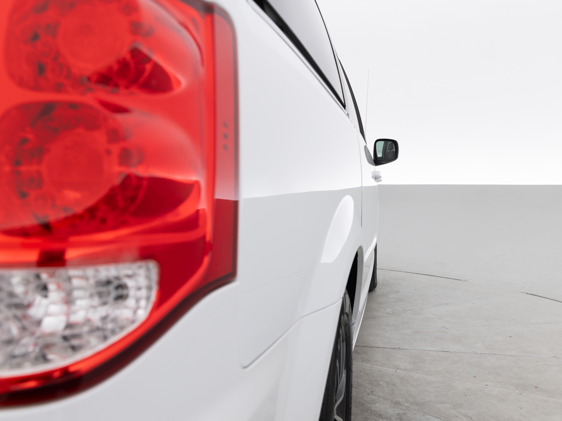 Used White Dodge Grand Caravan-5 for Sale
