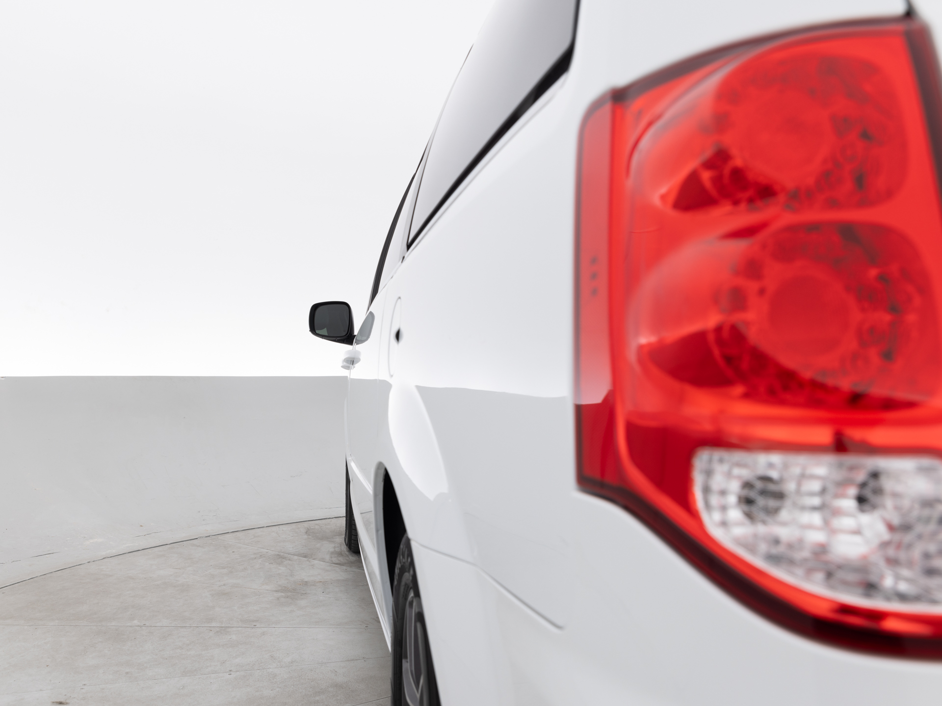 Used White Dodge Grand Caravan-6 for Sale