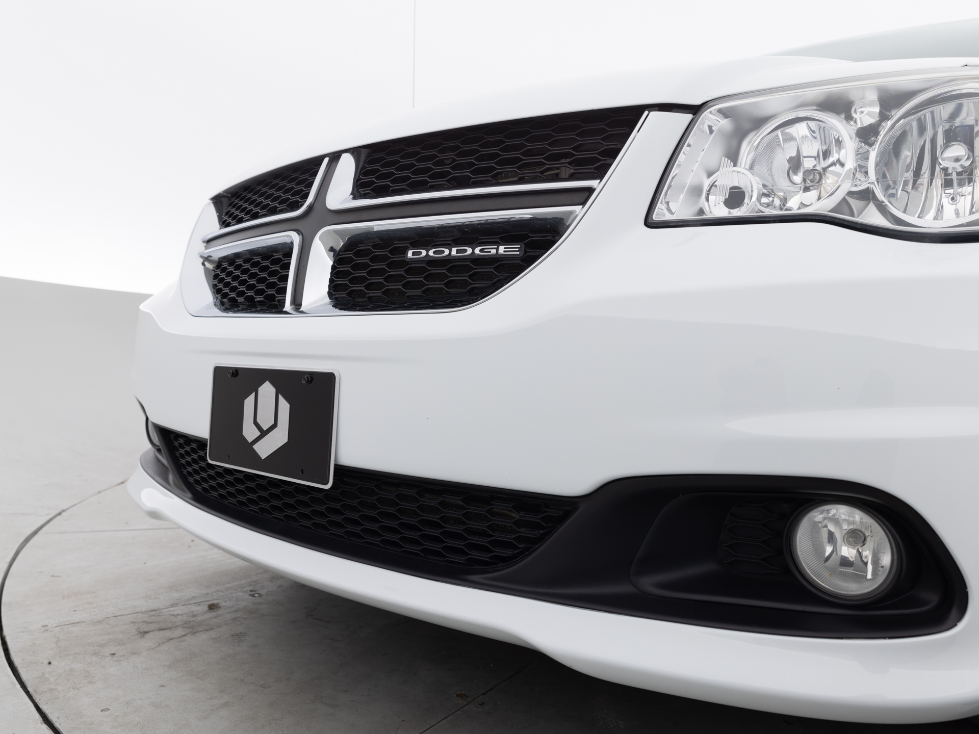 Used White Dodge Grand Caravan-8 for Sale