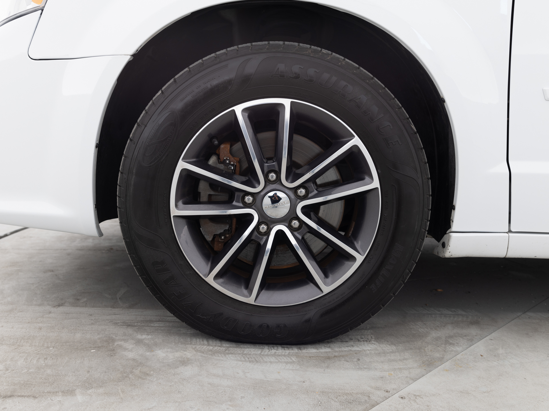Used White Dodge Grand Caravan-9 for Sale