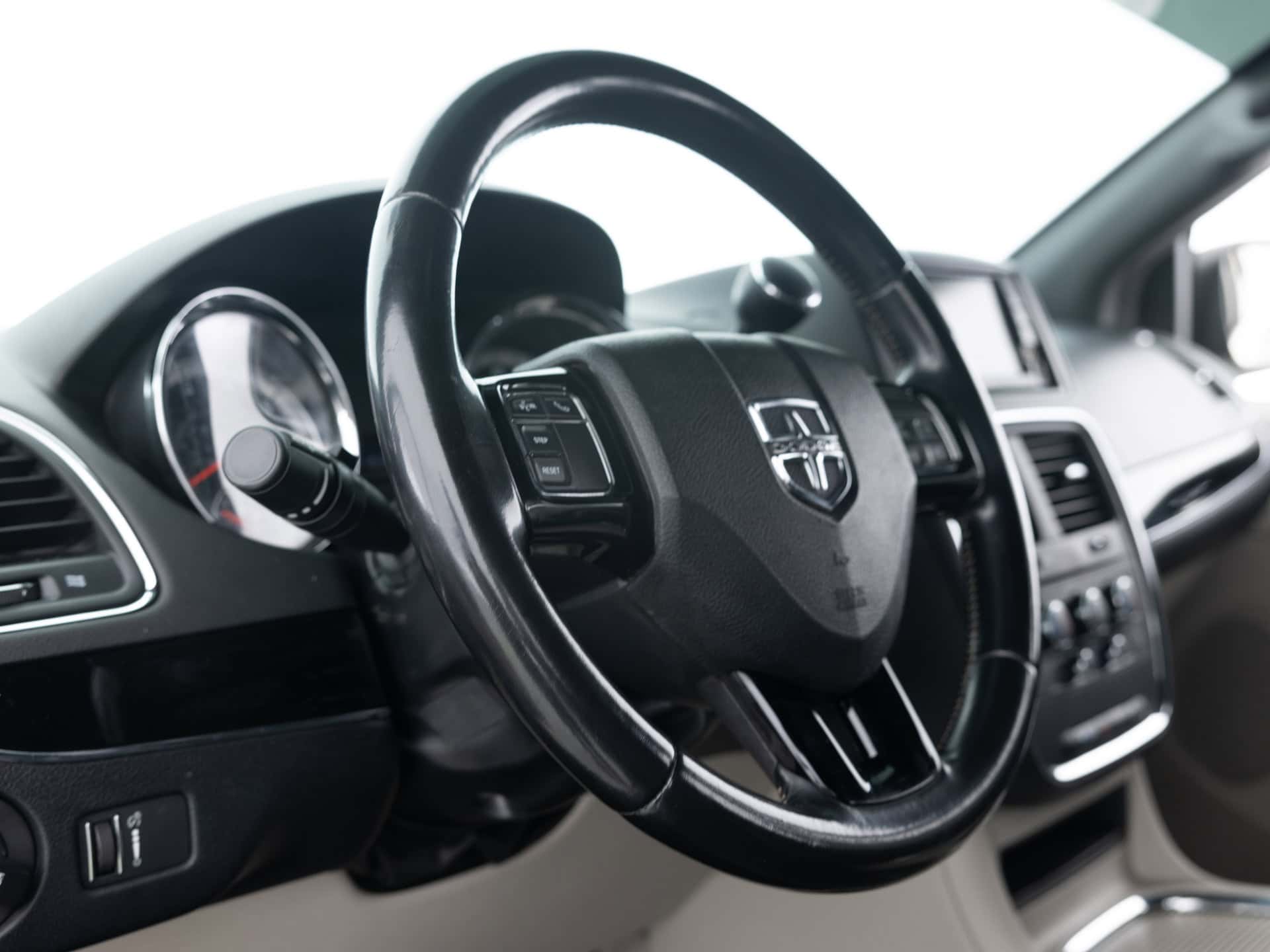 Used White Dodge Grand Caravan SX7_-15 for Sale