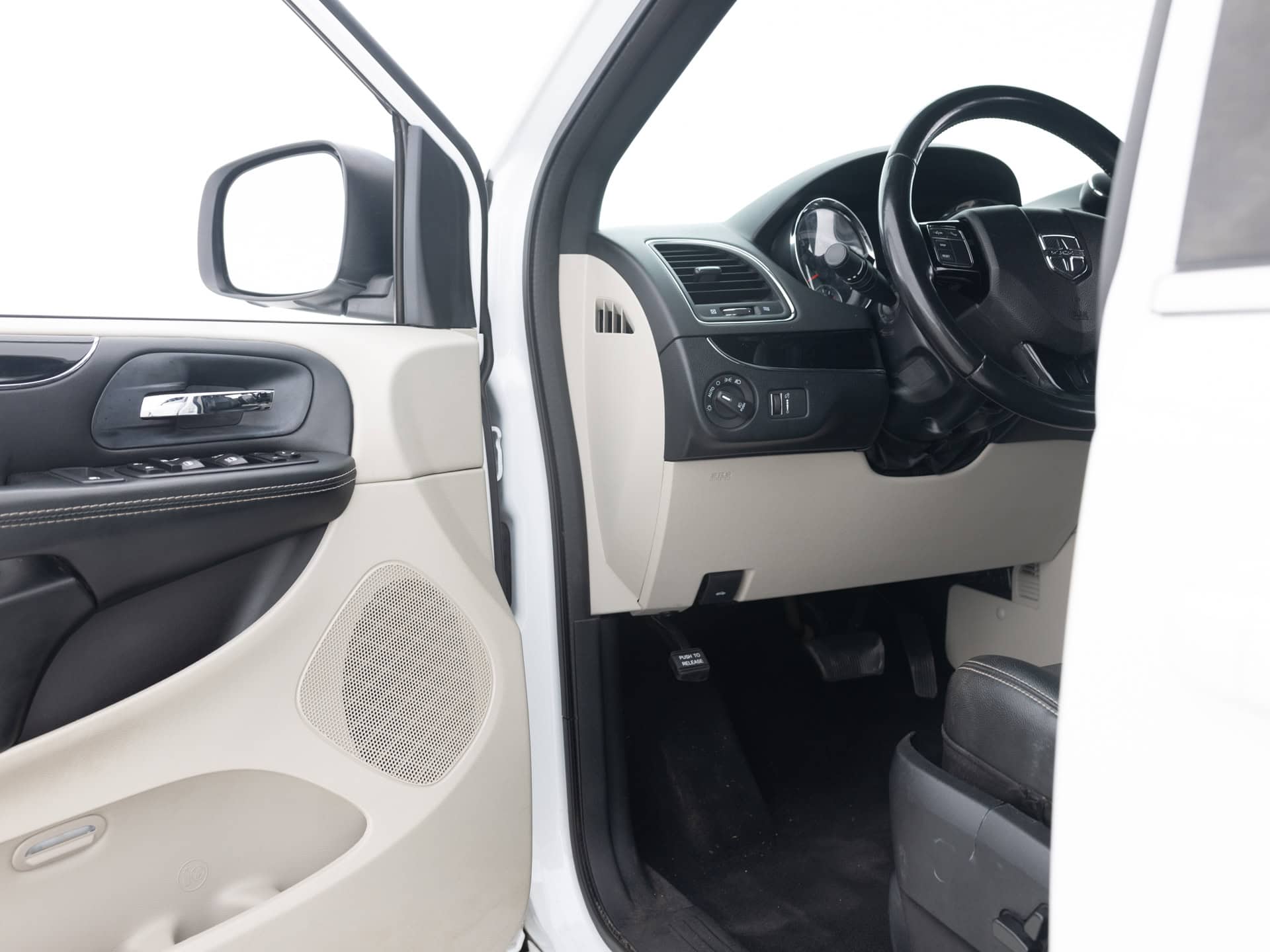 Used White Dodge Grand Caravan SX7_-16 for Sale
