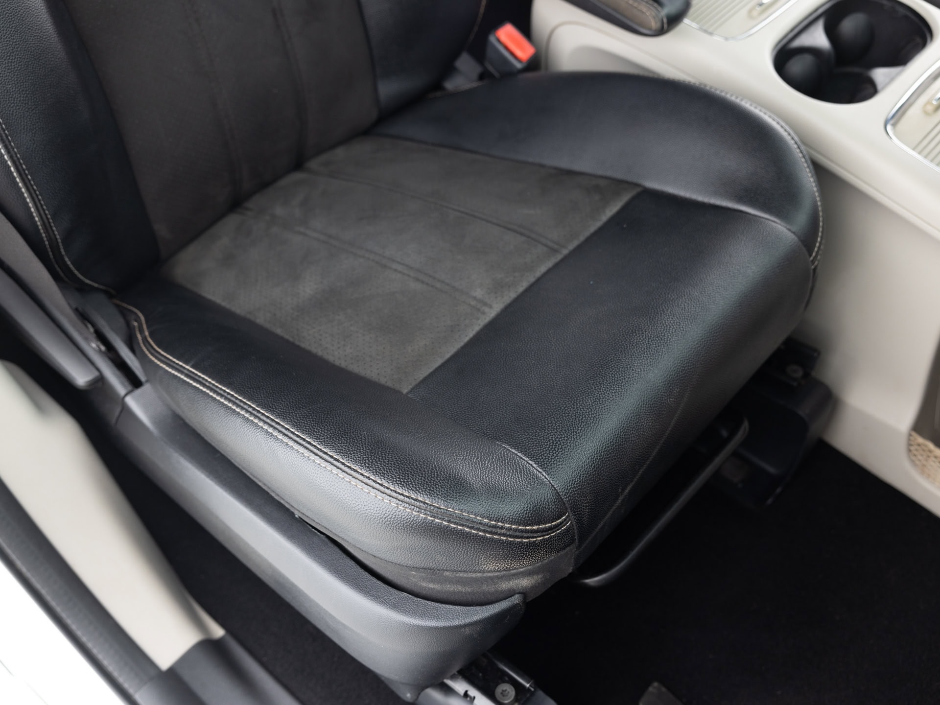 Used White Dodge Grand Caravan SX7_-17 for Sale