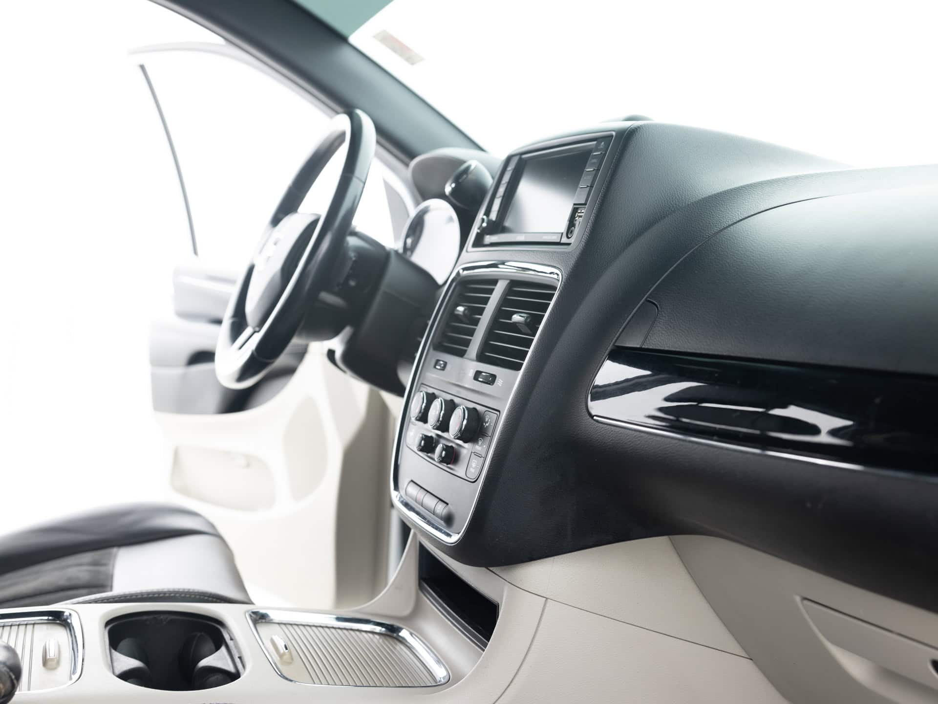 Used White Dodge Grand Caravan SX7_-19 for Sale