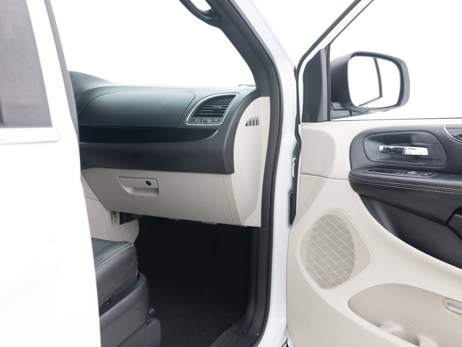 Used White Dodge Grand Caravan SX7_-20 for Sale