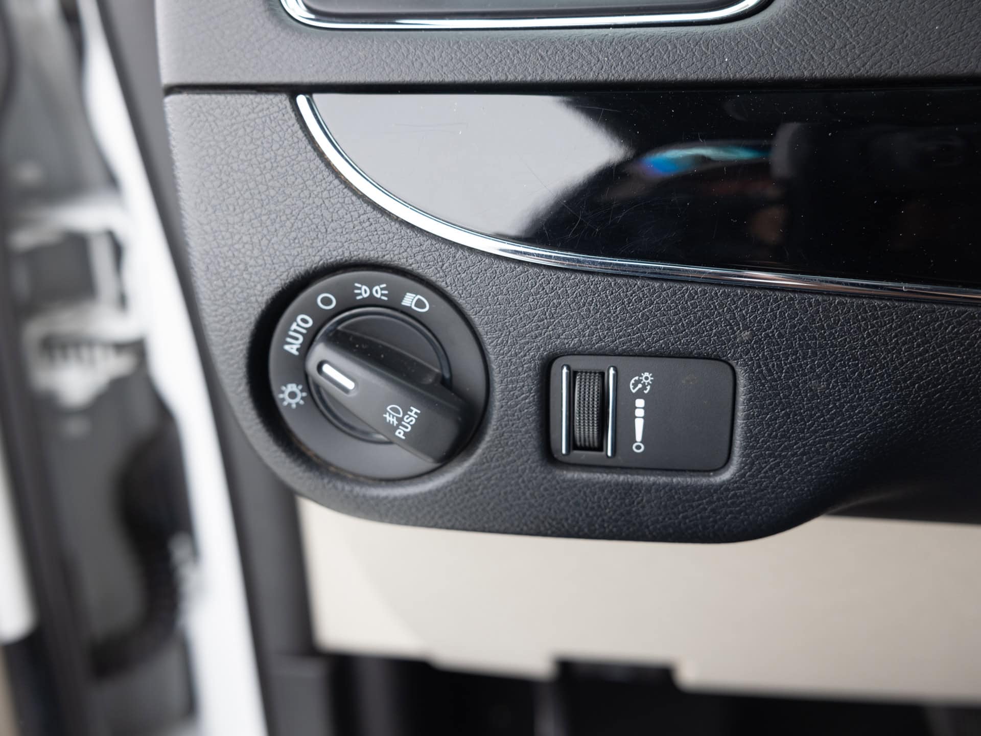 Used White Dodge Grand Caravan SX7_-26 for Sale