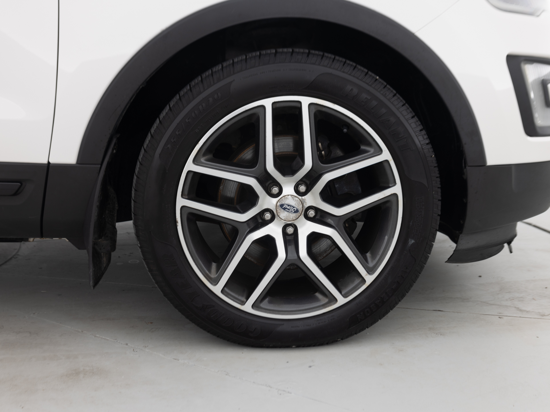 Used White Ford Explorer-11 for Sale