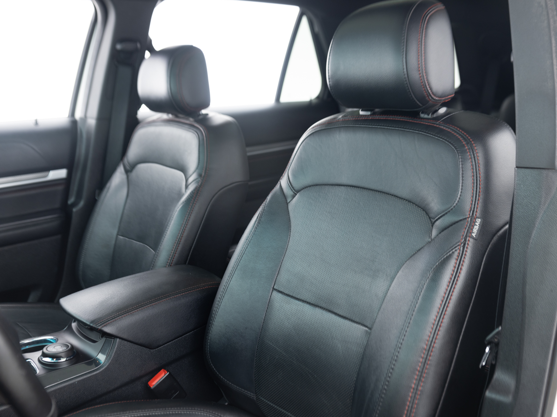 Used White Ford Explorer-17 for Sale