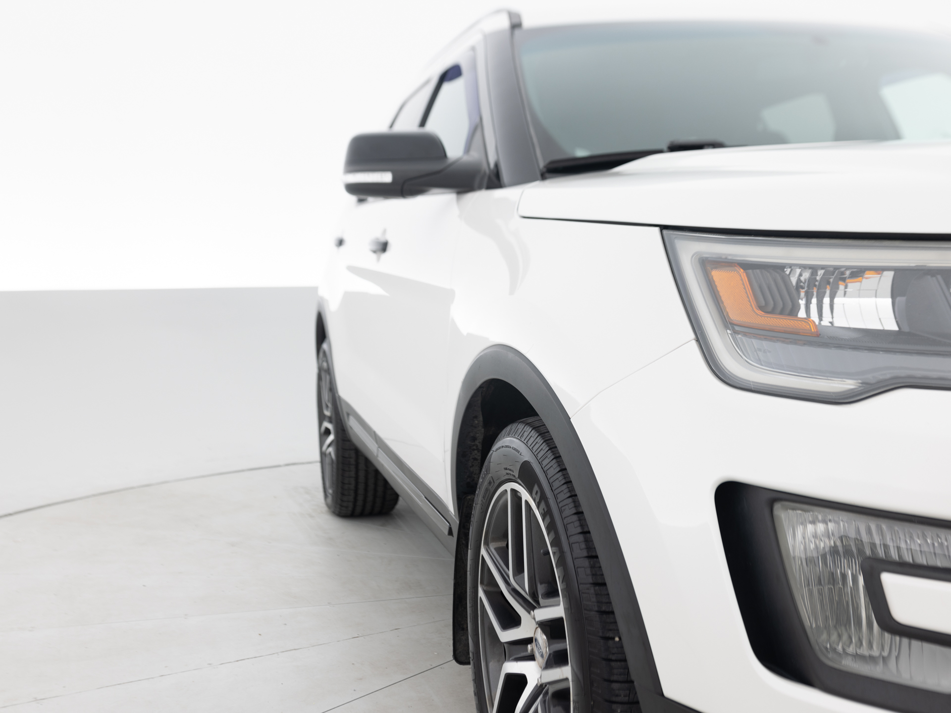 Used White Ford Explorer-2 for Sale