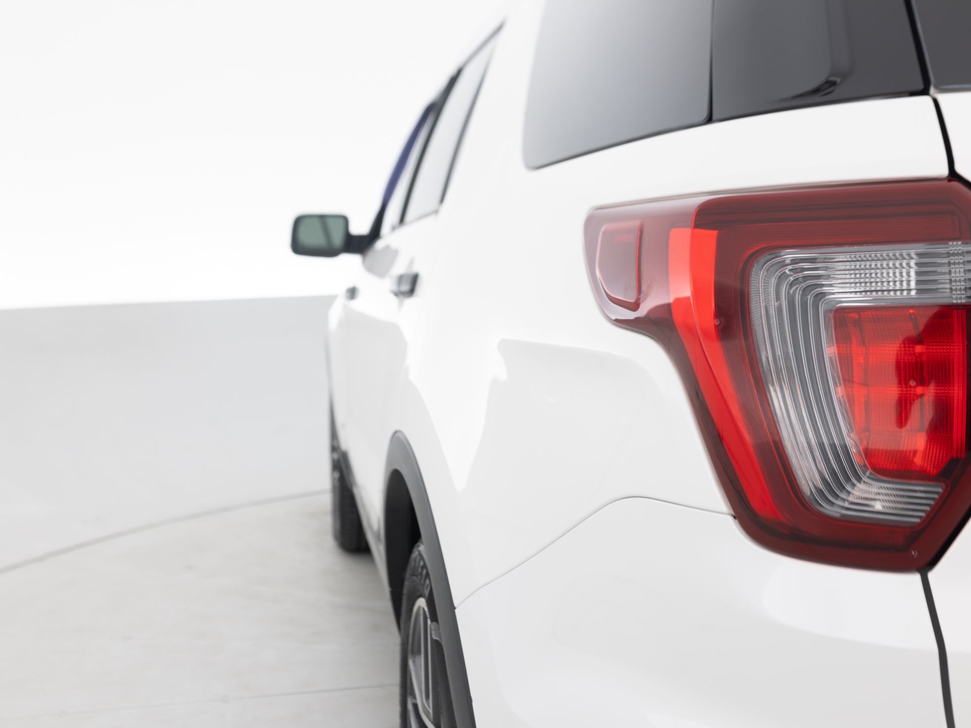Used White Ford Explorer-4 for Sale