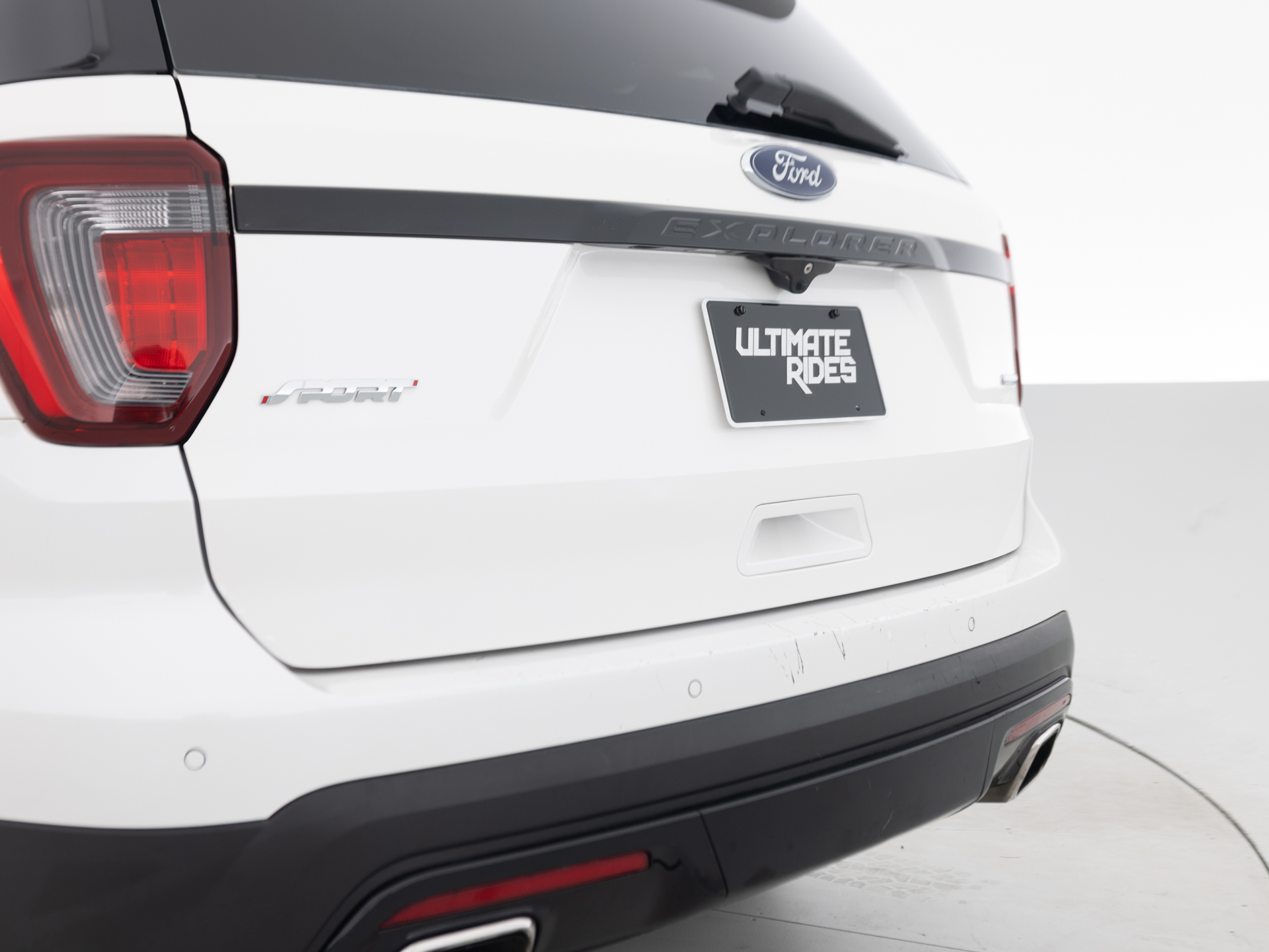 Used White Ford Explorer-5 for Sale