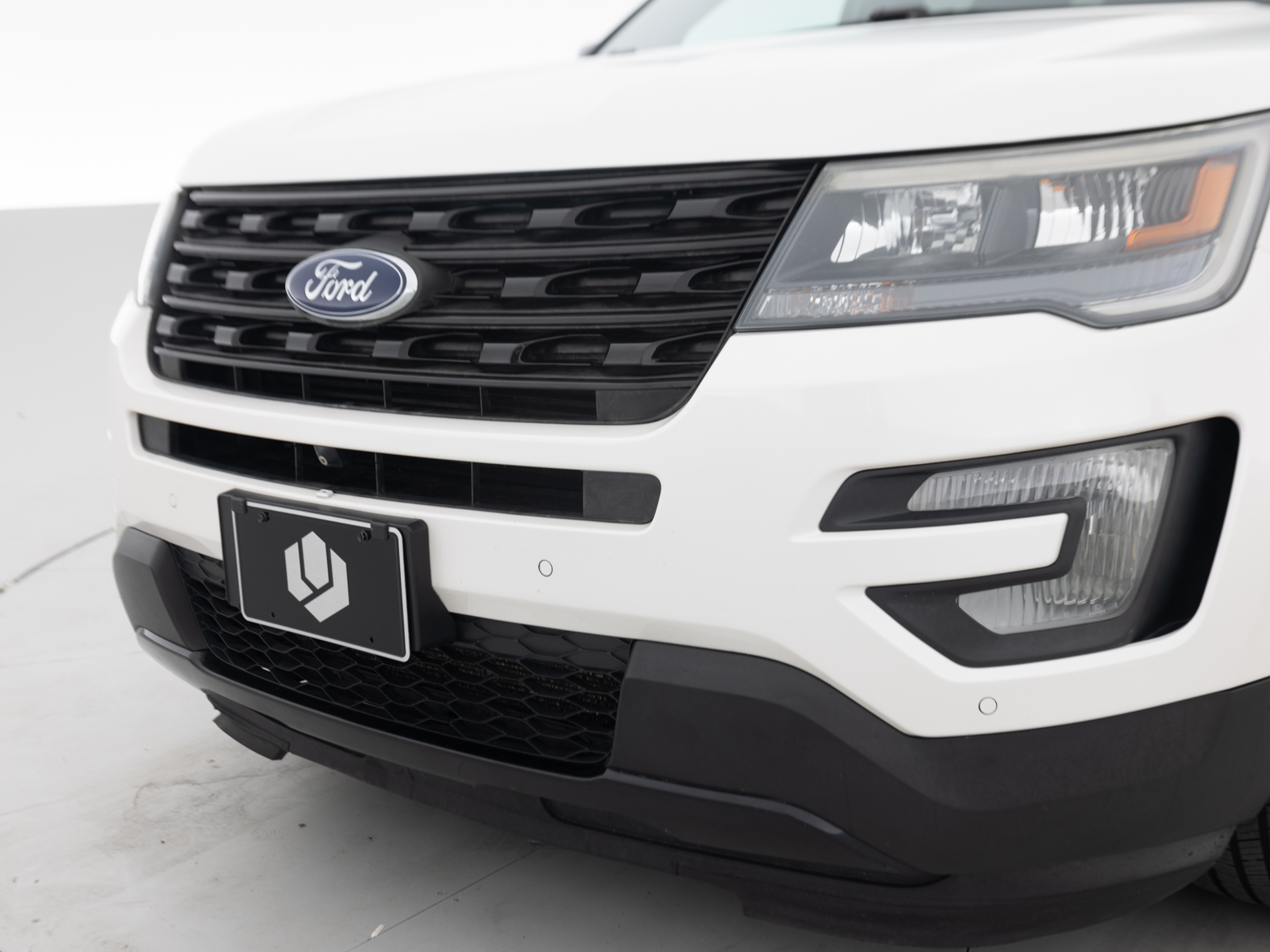 Used White Ford Explorer-6 for Sale