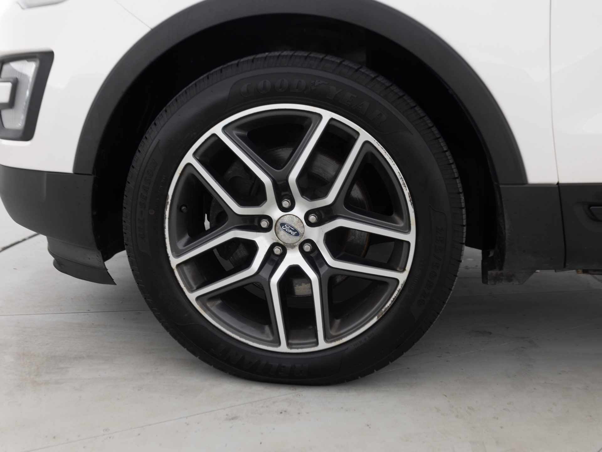 Used White Ford Explorer-7 for Sale