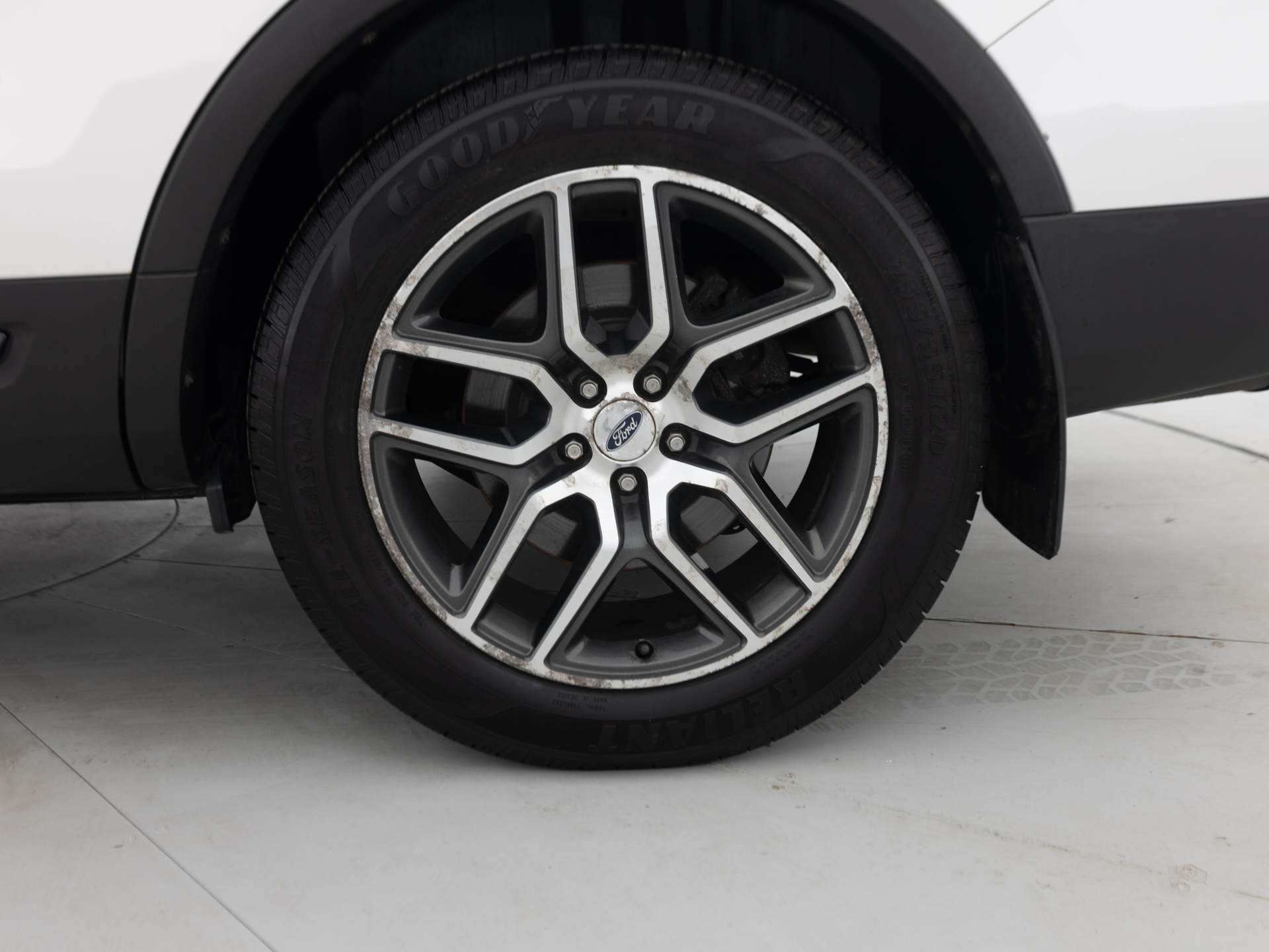 Used White Ford Explorer-8 for Sale