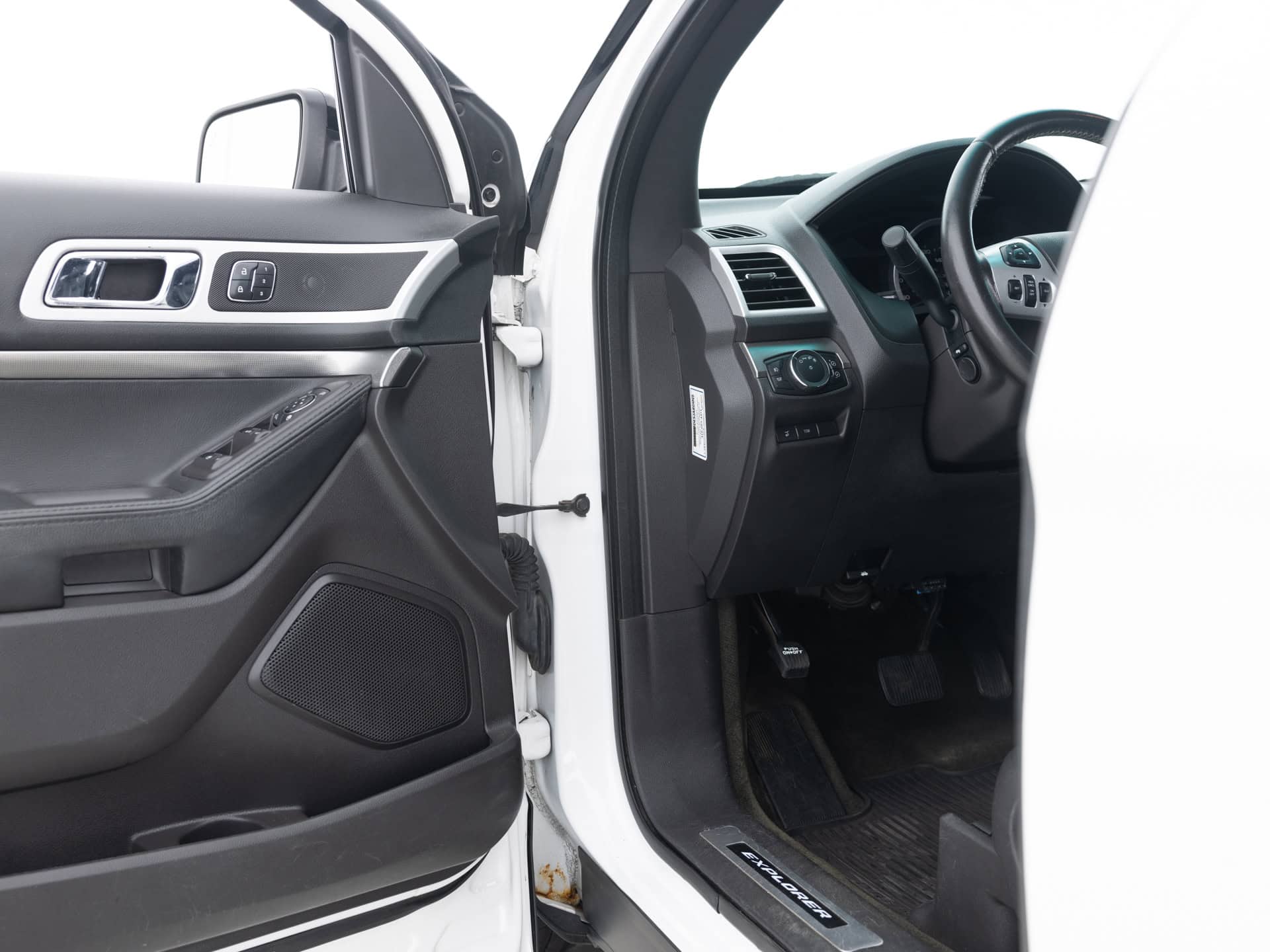 Used White Ford Explorer_-16 for Sale