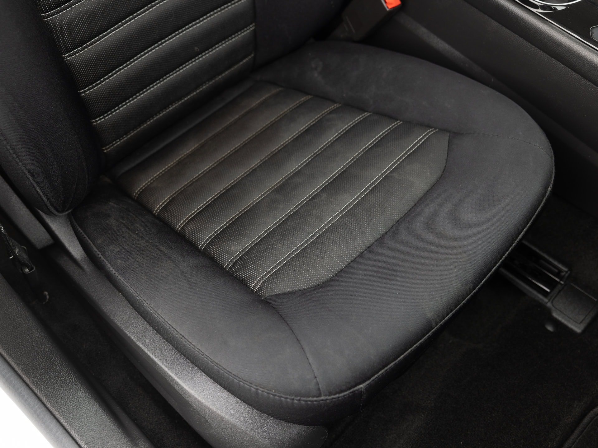 white ford fusion se 17