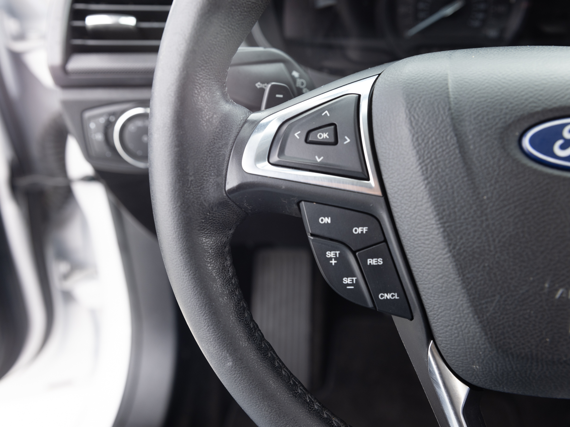 Used White Ford Fusion SE-27 for Sale