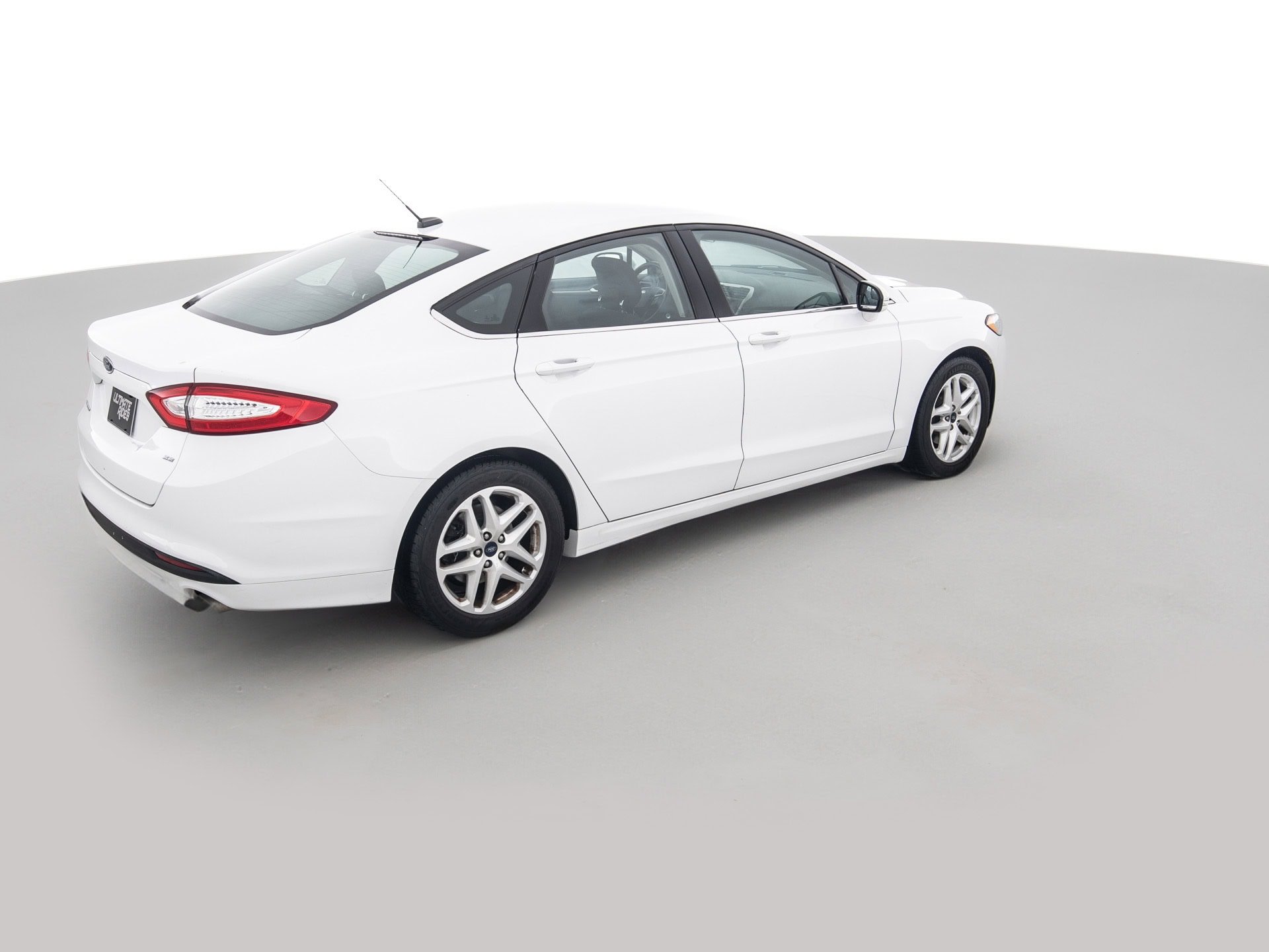 white ford fusion se 4