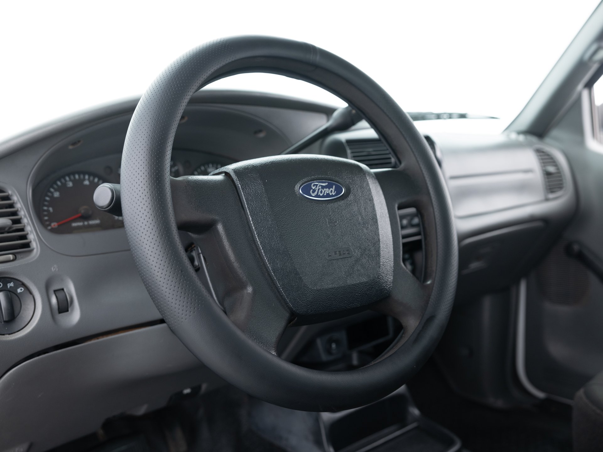 white ford ranger xl 19