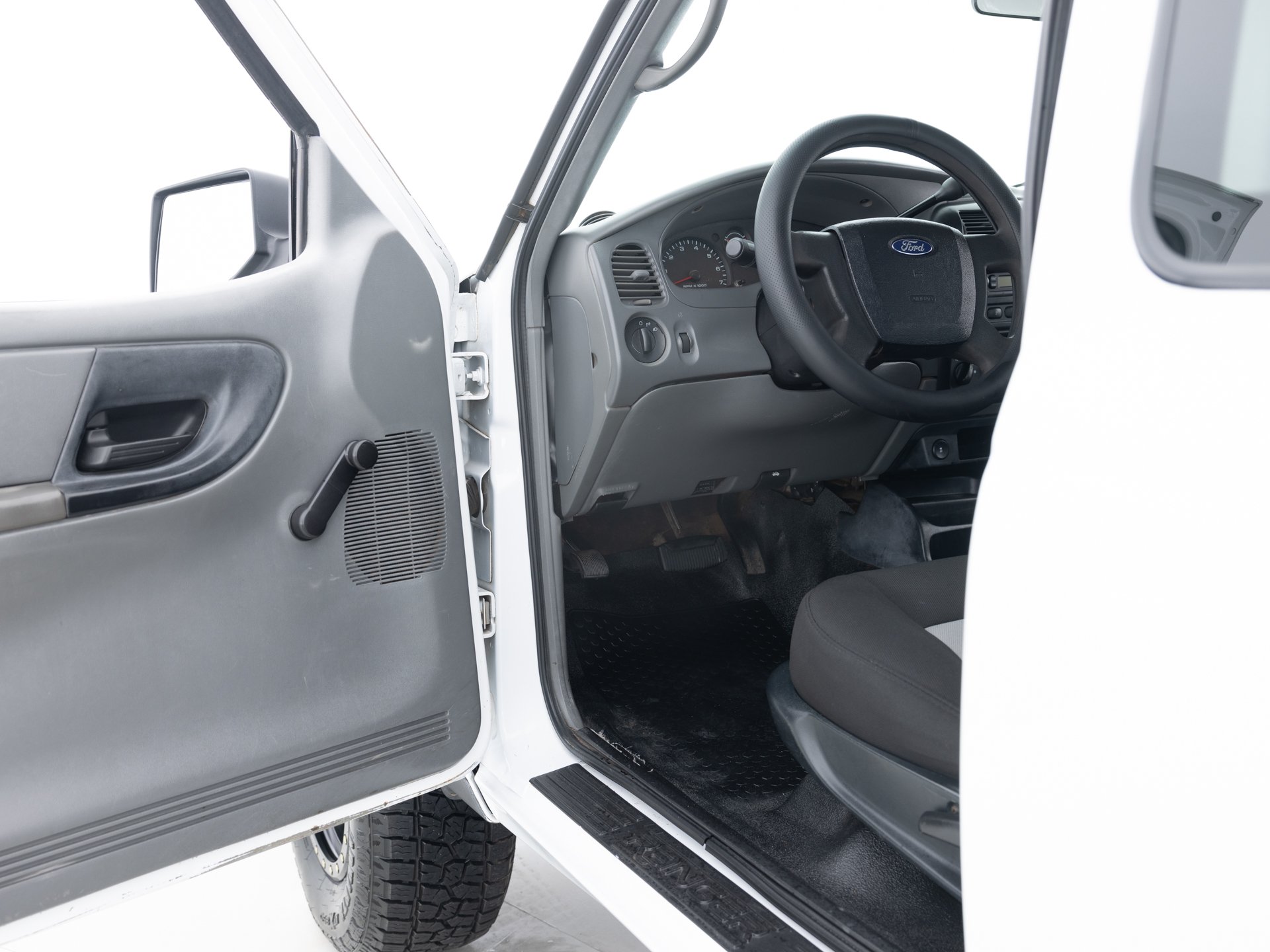 white ford ranger xl 20